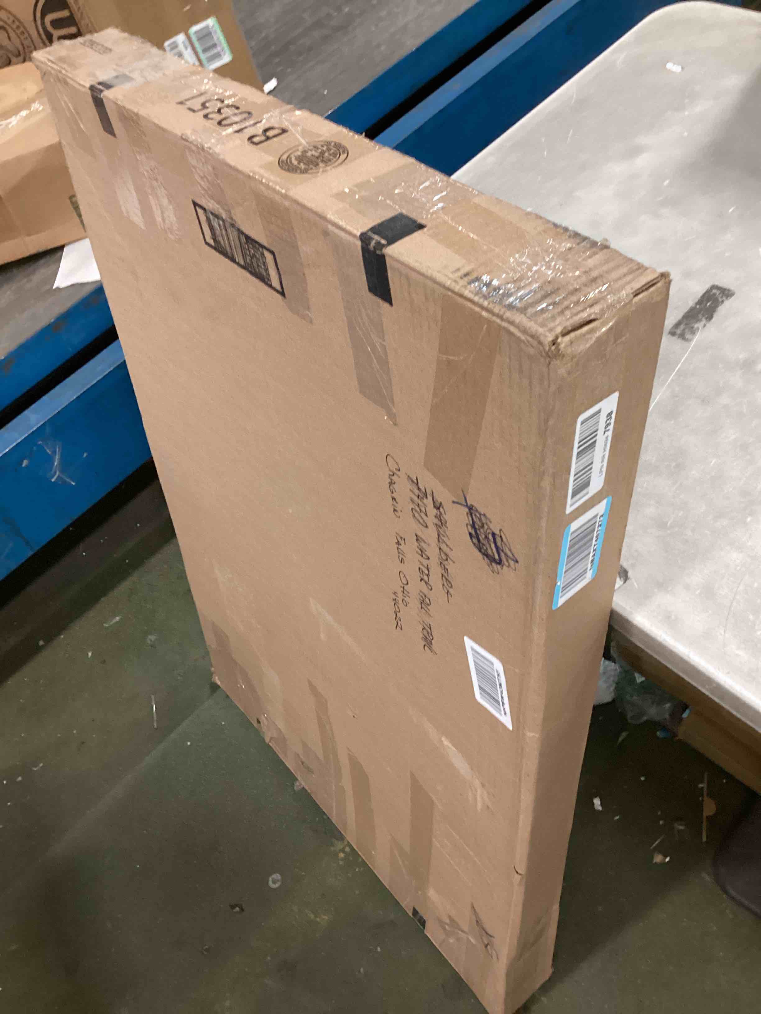 https://s3.amazonaws.com/lotting-images-prod/bidfta/YEL6000337_1708111292566.jpeg