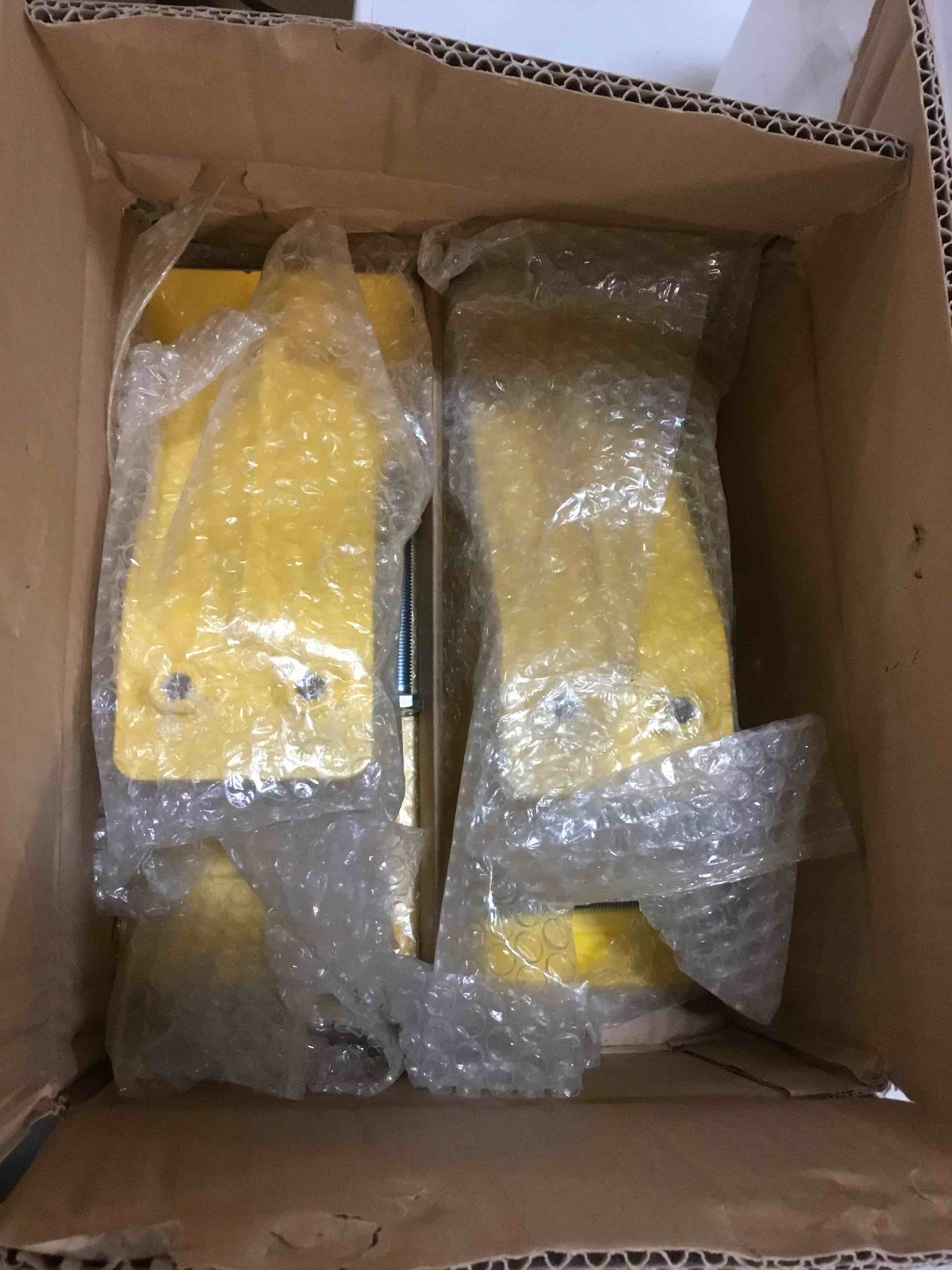 https://s3.amazonaws.com/lotting-images-prod/bidfta/YEL6002213_1707395381914.jpeg