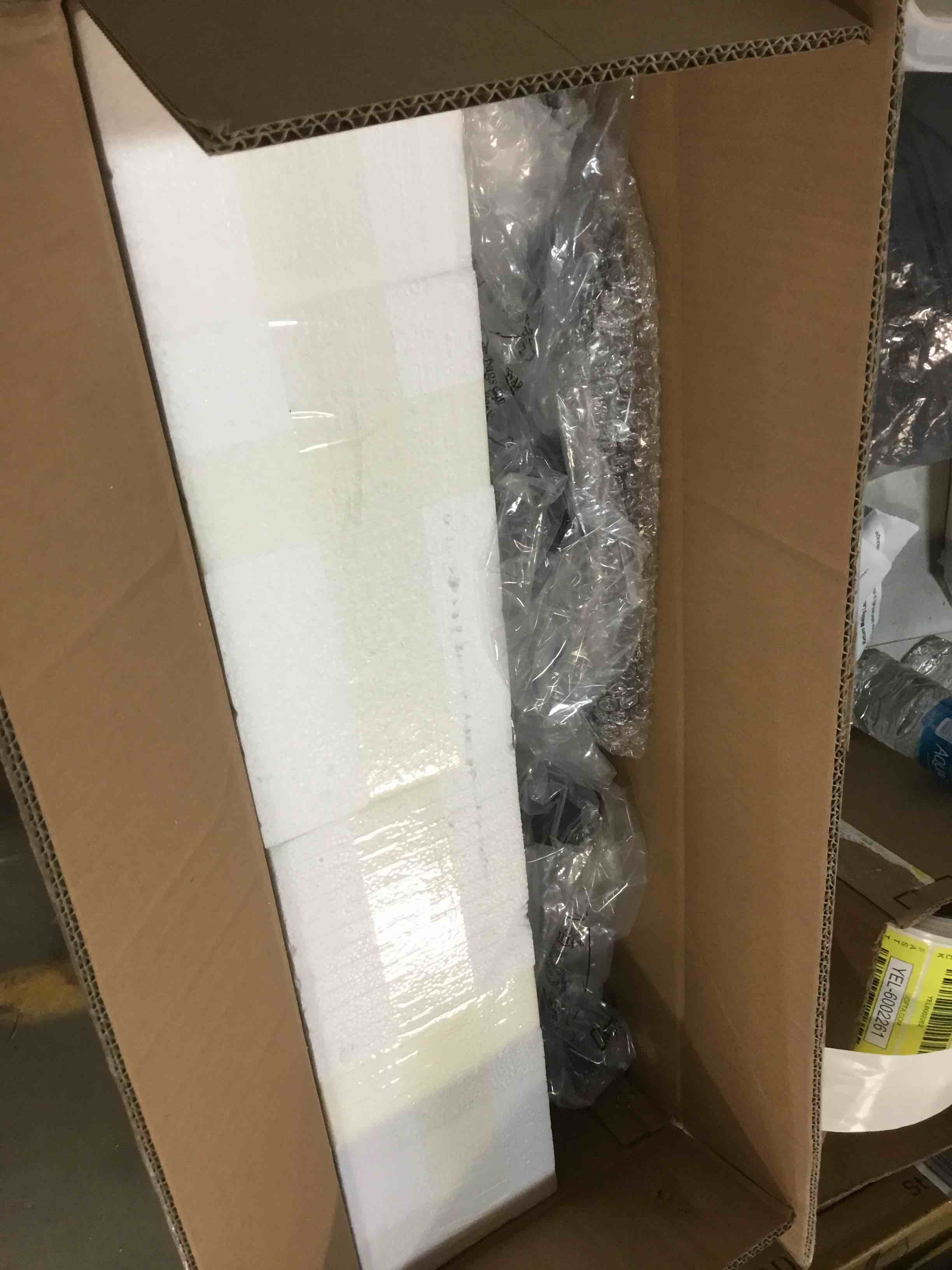 https://s3.amazonaws.com/lotting-images-prod/bidfta/YEL6002255_1707400249882.jpeg