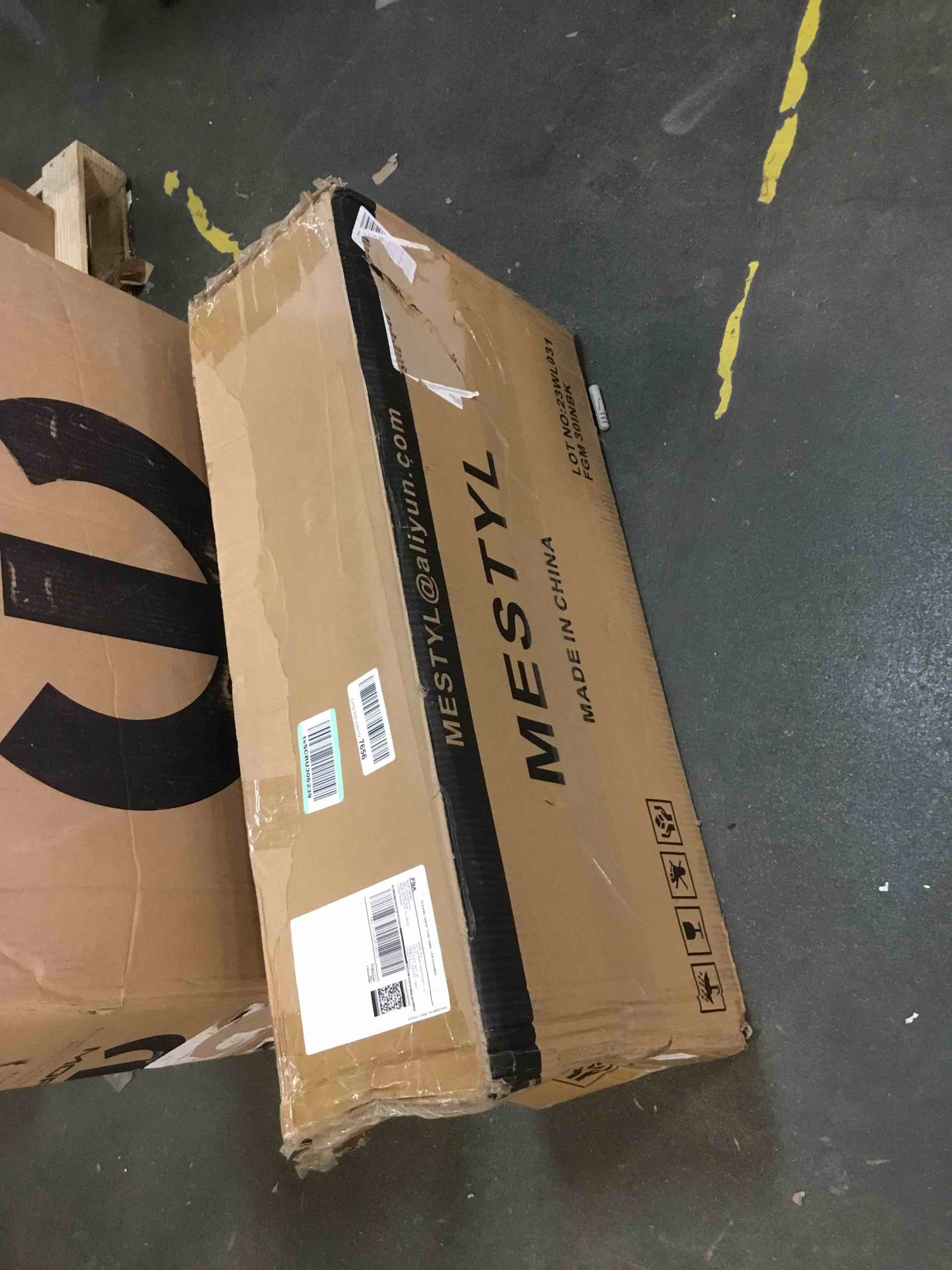 https://s3.amazonaws.com/lotting-images-prod/bidfta/YEL6002370_1707418802701.jpeg