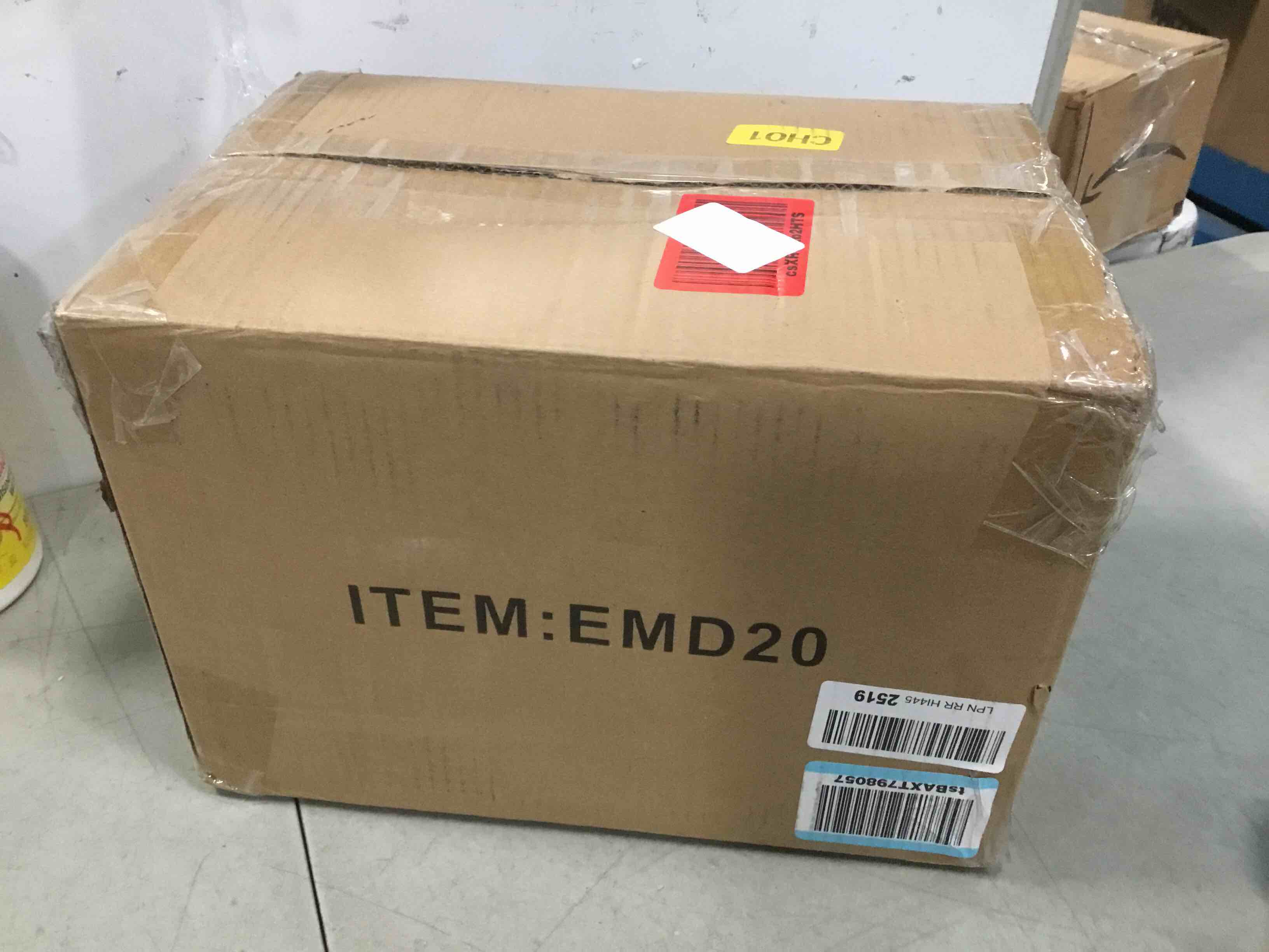 https://s3.amazonaws.com/lotting-images-prod/bidfta/YEL6004342_1707395658662.jpeg