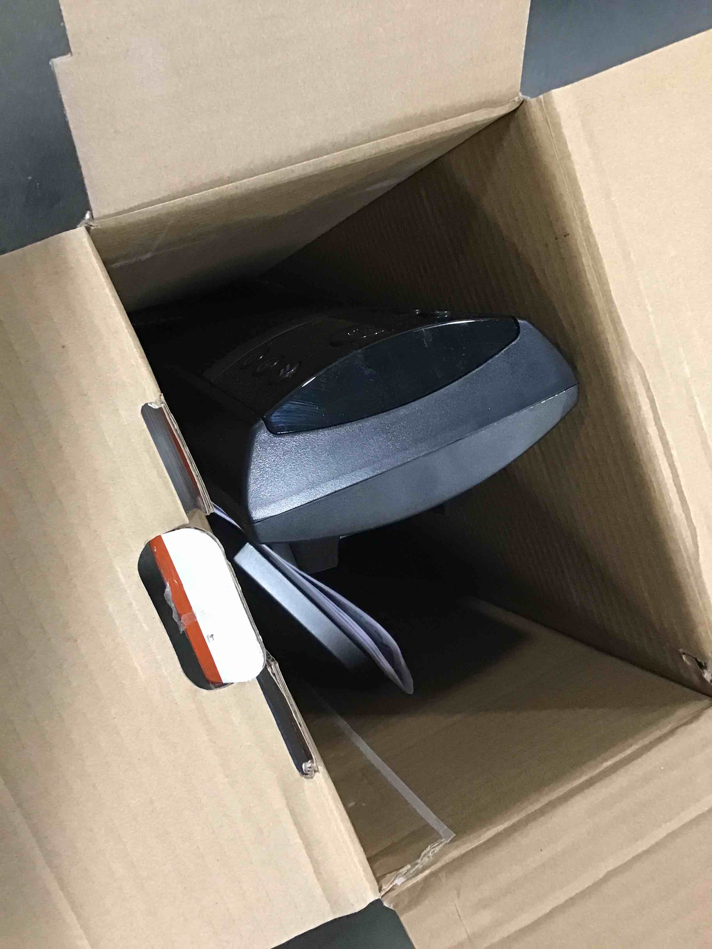https://s3.amazonaws.com/lotting-images-prod/bidfta/YEL6005002_1707165629690.jpeg