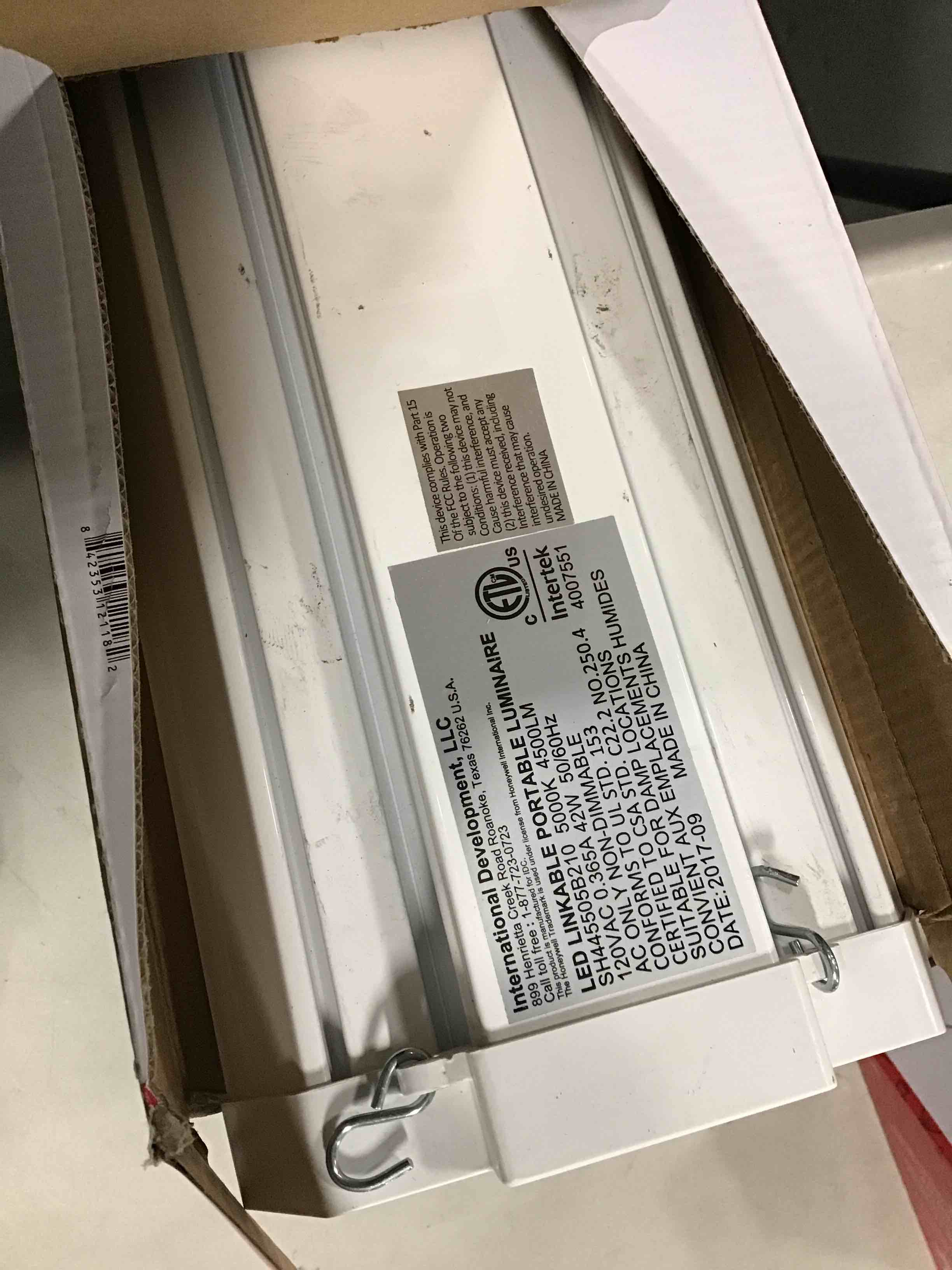 https://s3.amazonaws.com/lotting-images-prod/bidfta/YEL6005017_1707221482998.jpeg