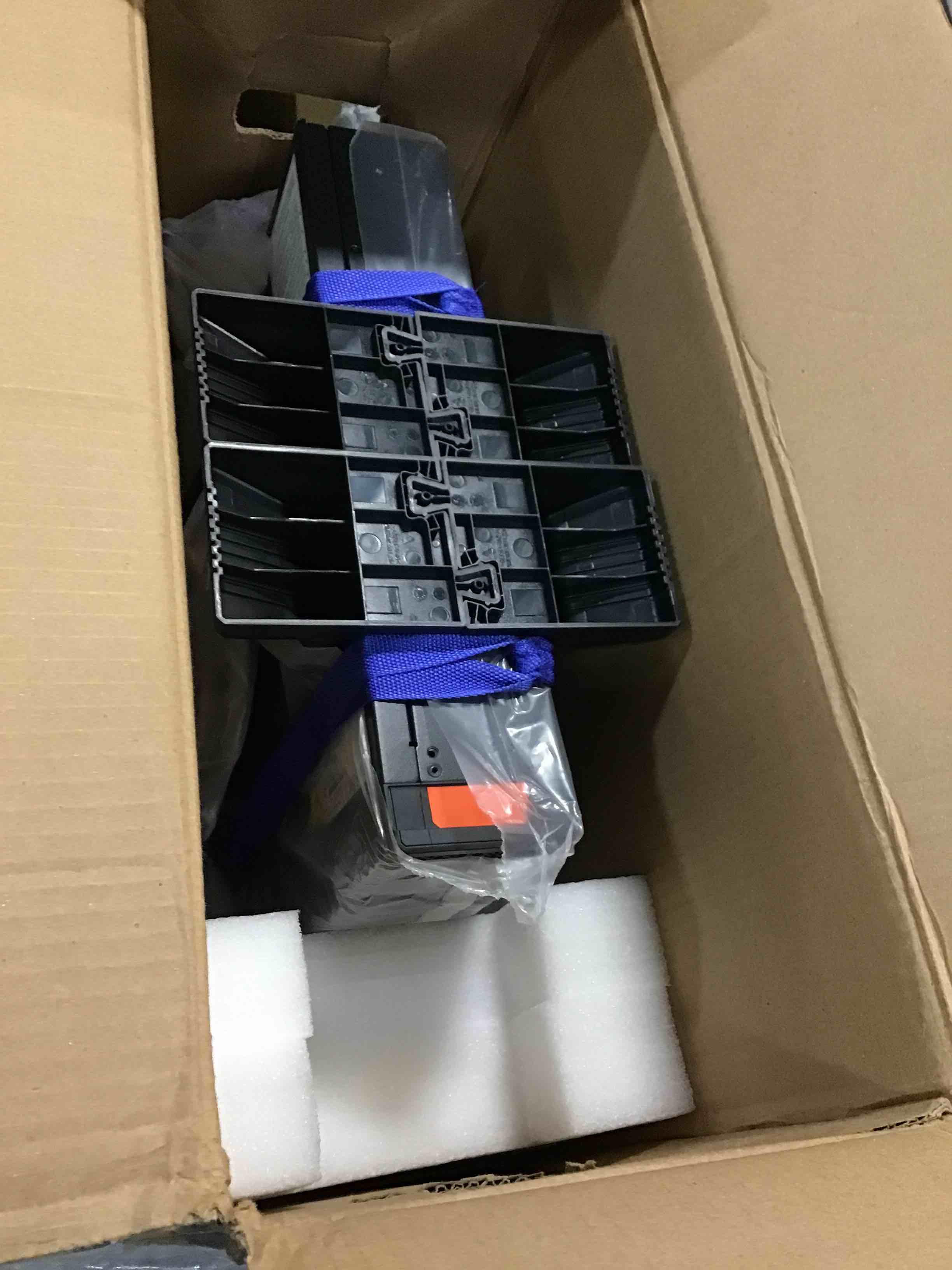 https://s3.amazonaws.com/lotting-images-prod/bidfta/YEL6006860_1707850607612.jpeg