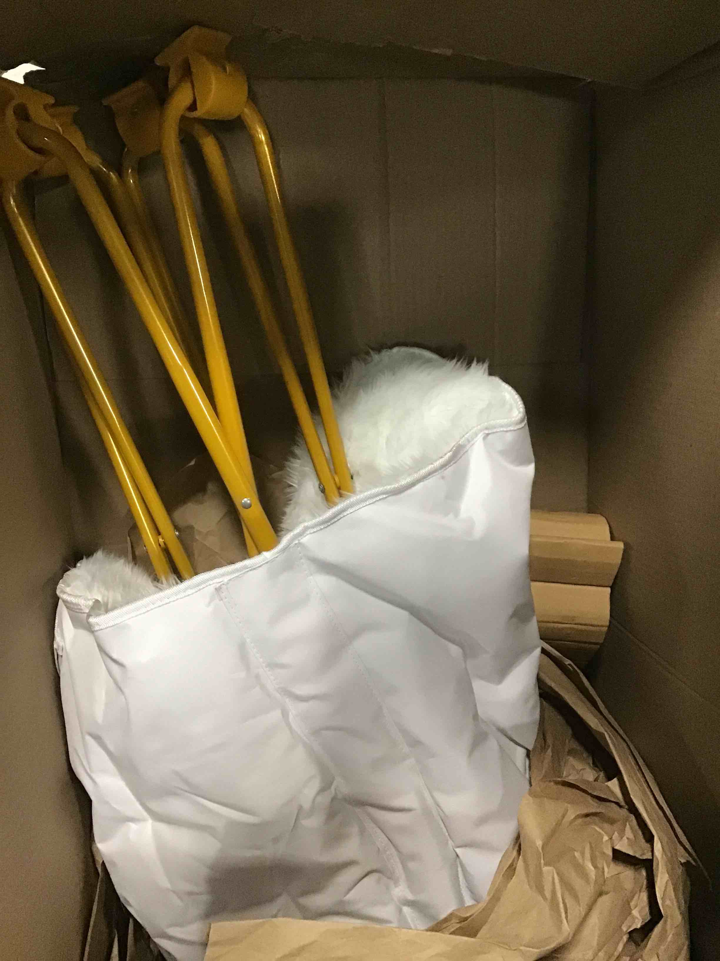 https://s3.amazonaws.com/lotting-images-prod/bidfta/YEL6007259_1708014773527.jpeg