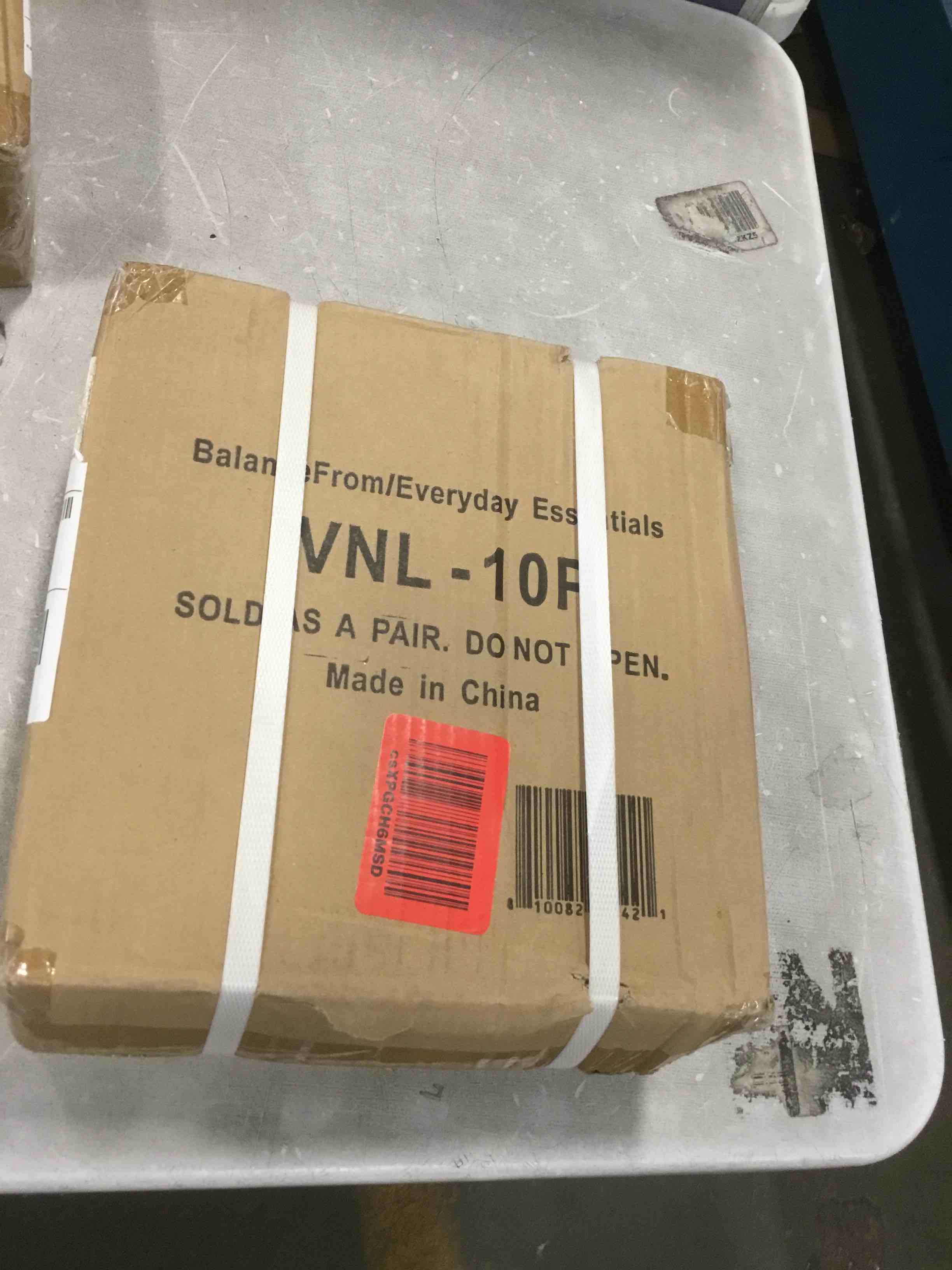 https://s3.amazonaws.com/lotting-images-prod/bidfta/YEL6008110_1707936597870.jpeg