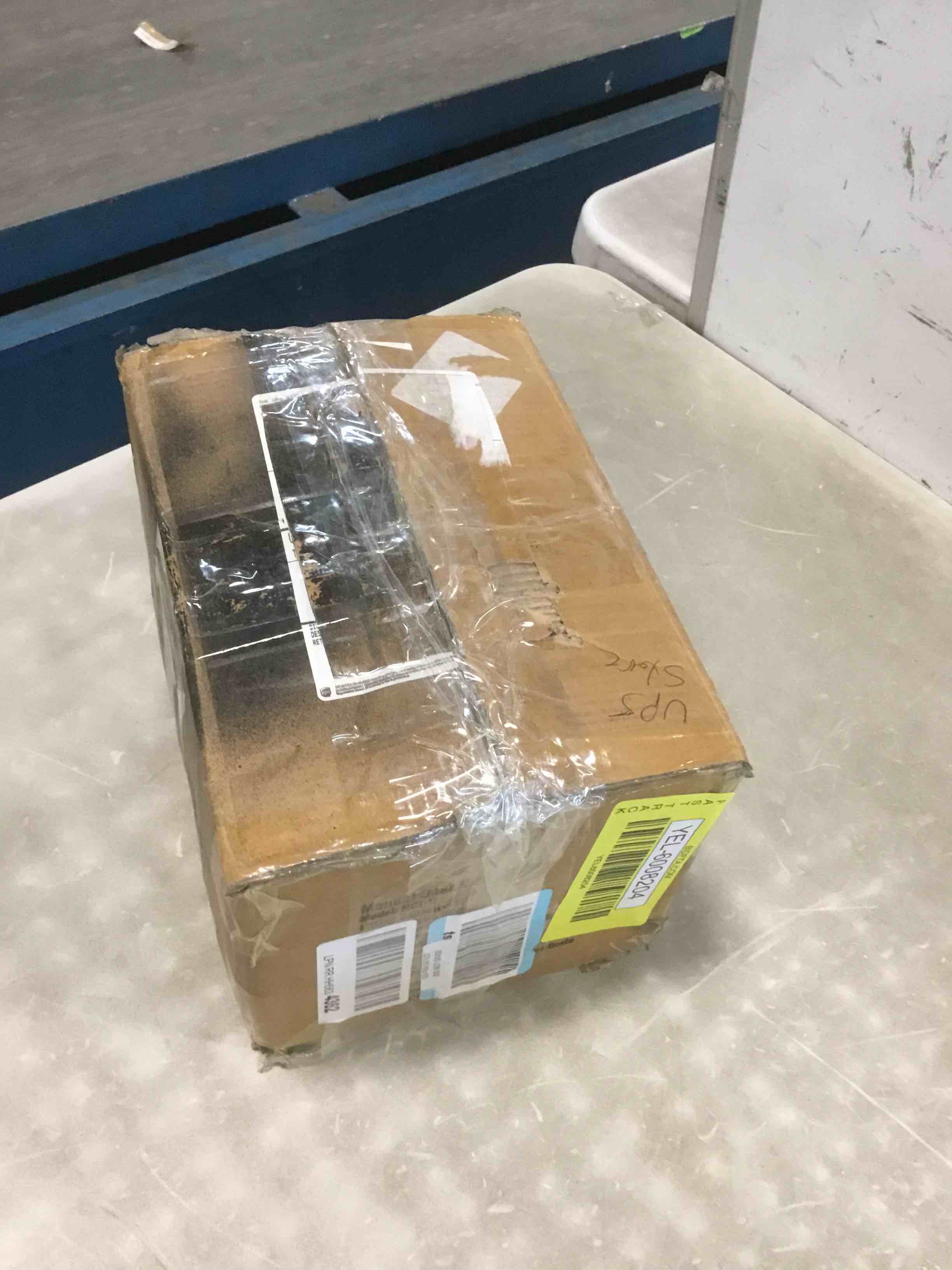 https://s3.amazonaws.com/lotting-images-prod/bidfta/YEL6008204_1708004907436.jpeg