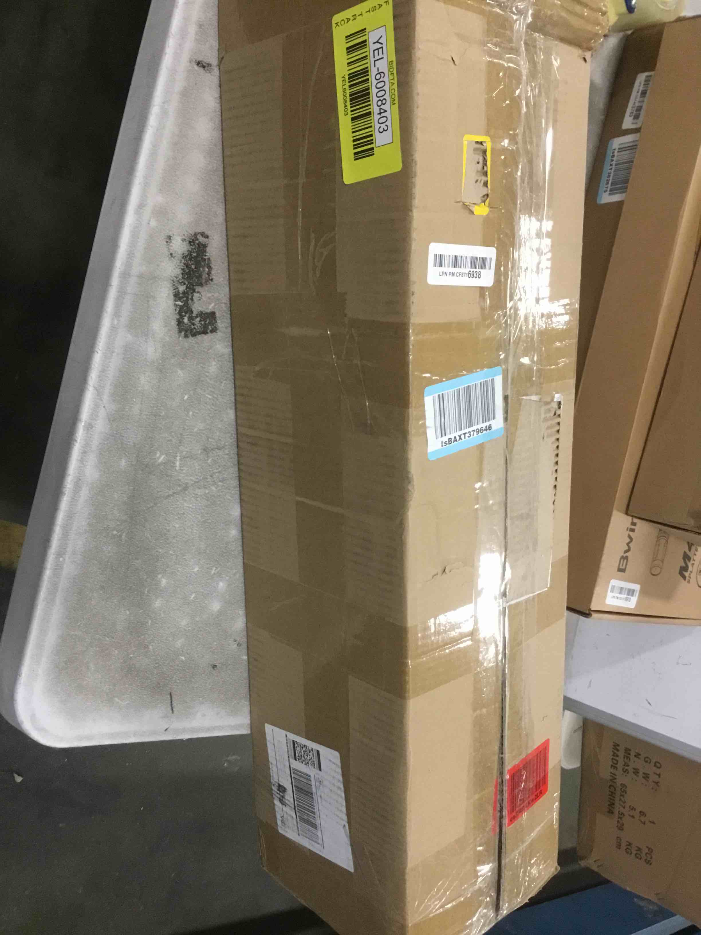https://s3.amazonaws.com/lotting-images-prod/bidfta/YEL6008403_1708088723506.jpeg