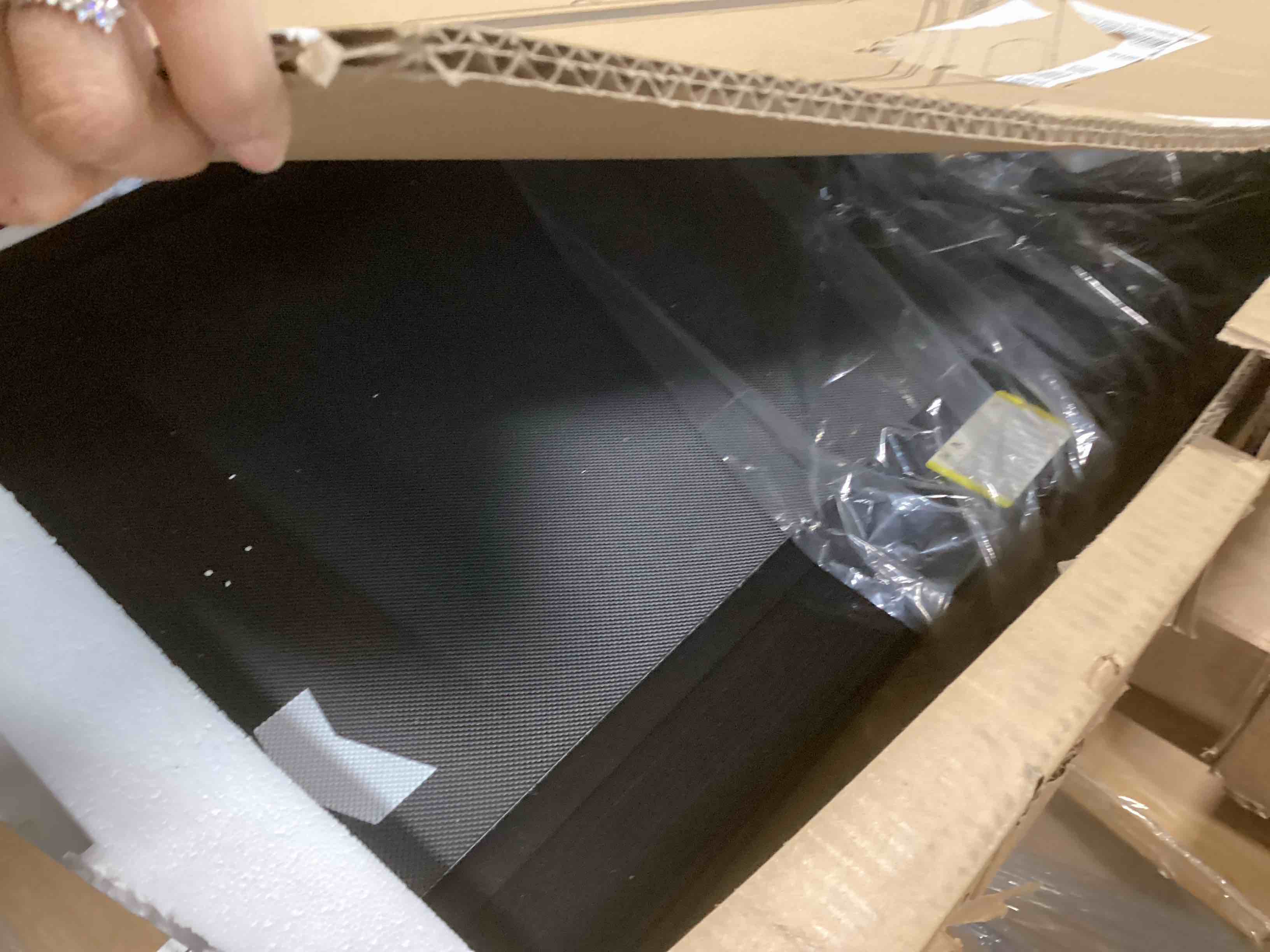 https://s3.amazonaws.com/lotting-images-prod/bidfta/YEL6009470_1708015126410.jpeg