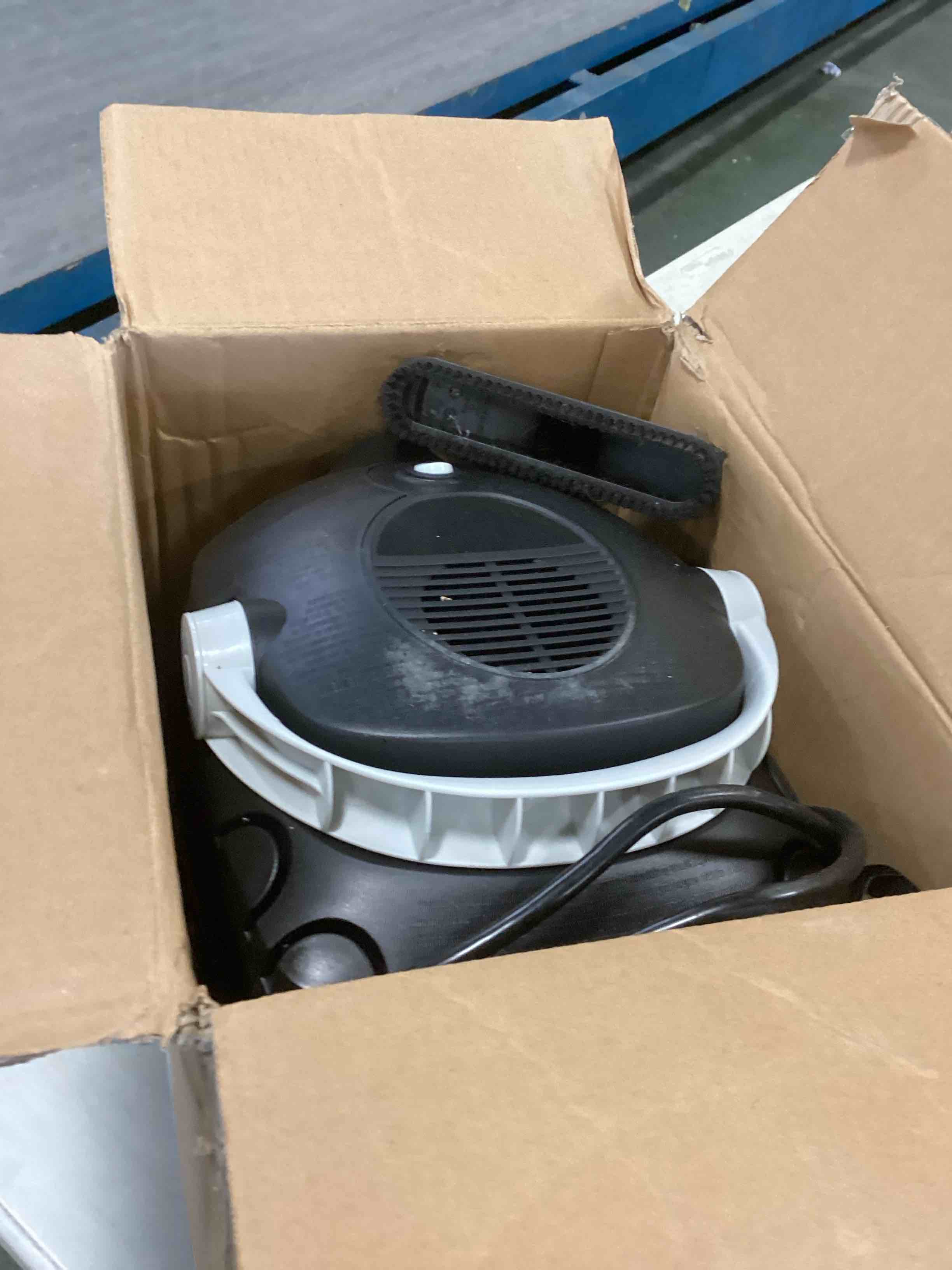 https://s3.amazonaws.com/lotting-images-prod/bidfta/YEL6010023_1708269557829.jpeg