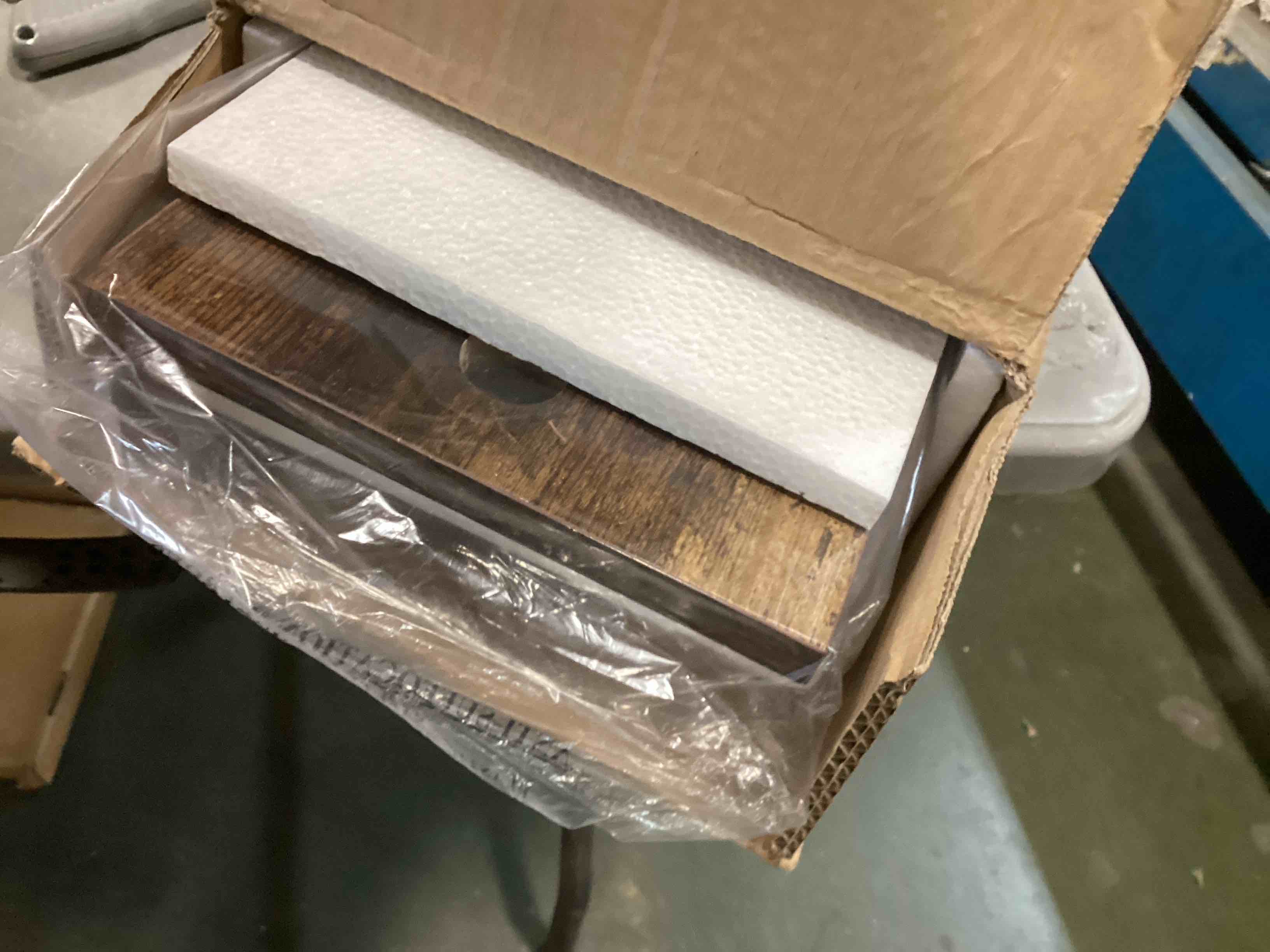 https://s3.amazonaws.com/lotting-images-prod/bidfta/YEL6010340_1708353504194.jpeg