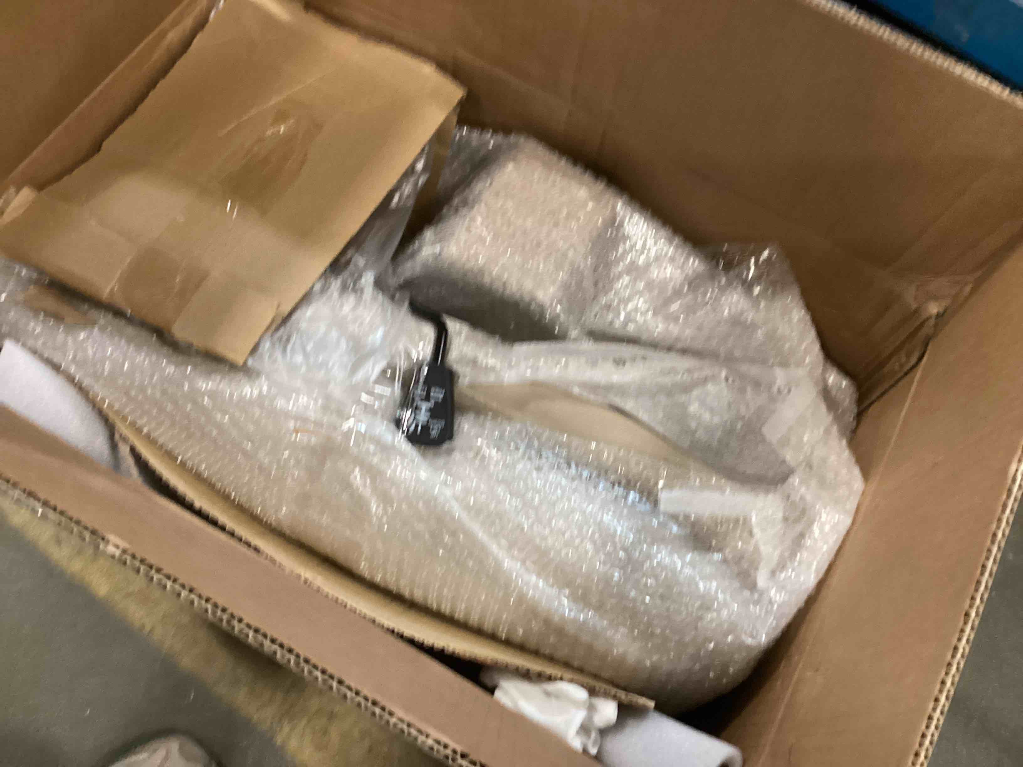 https://s3.amazonaws.com/lotting-images-prod/bidfta/YEL6010606_1708432876789.jpeg