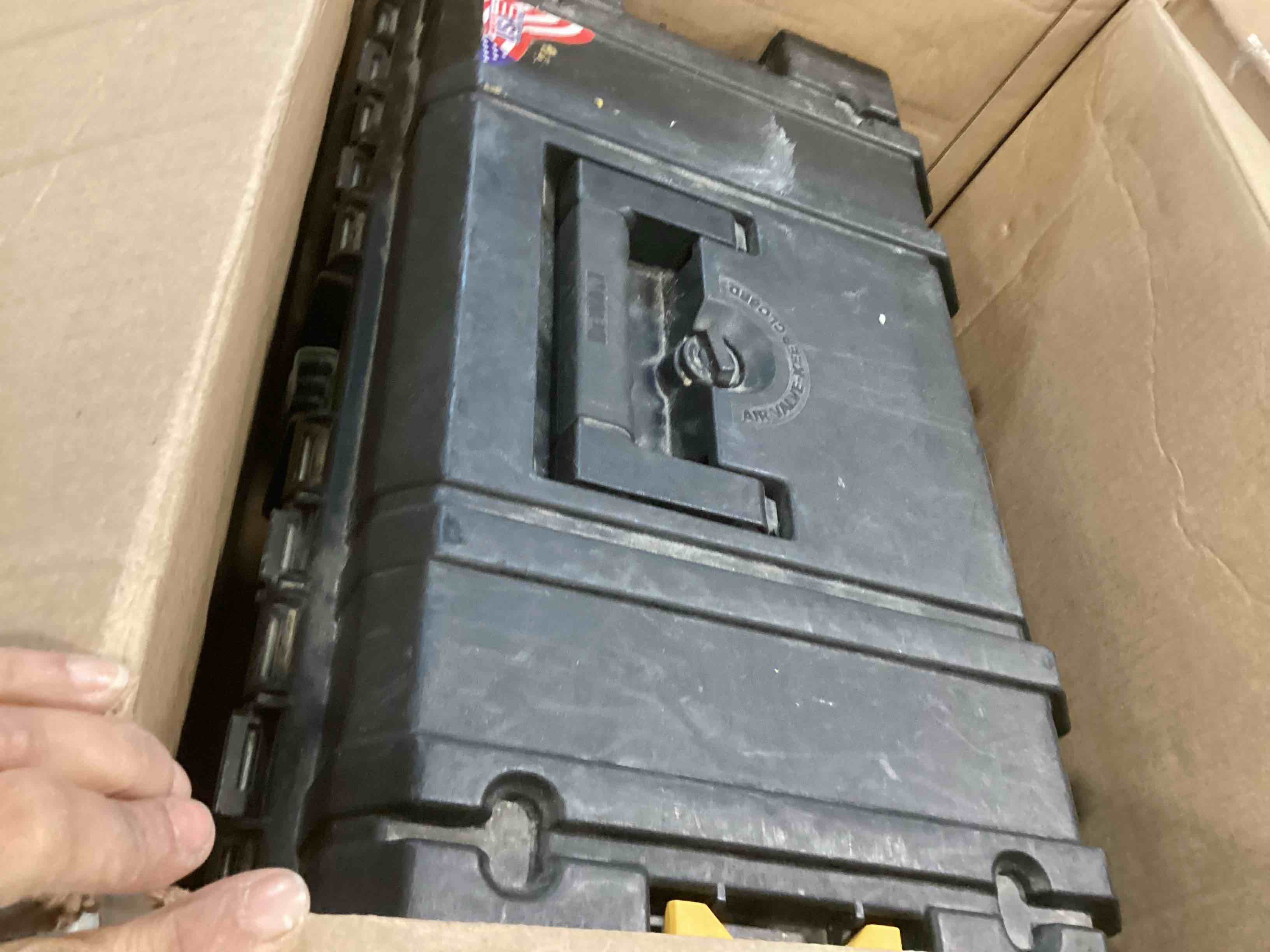 https://s3.amazonaws.com/lotting-images-prod/bidfta/YEL6010664_1708436627471.jpeg