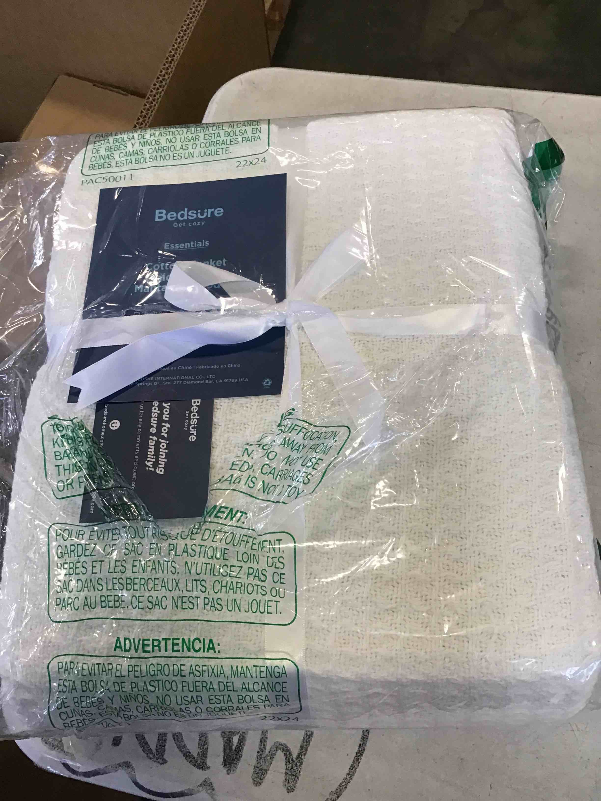 https://s3.amazonaws.com/lotting-images-prod/bidfta/YEL6011032_1707838230755.jpeg