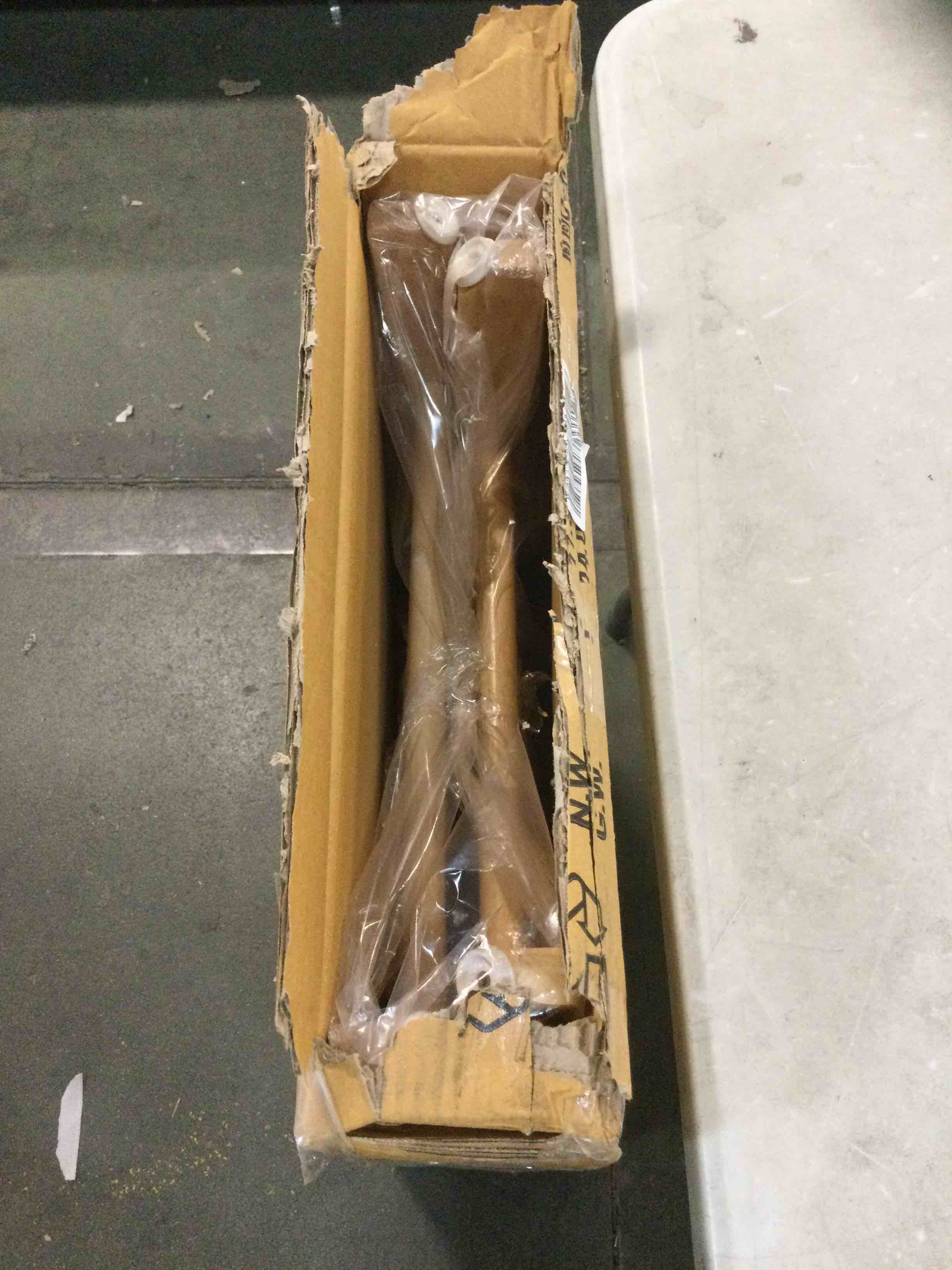 https://s3.amazonaws.com/lotting-images-prod/bidfta/YEL6013635_1709212124799.jpeg