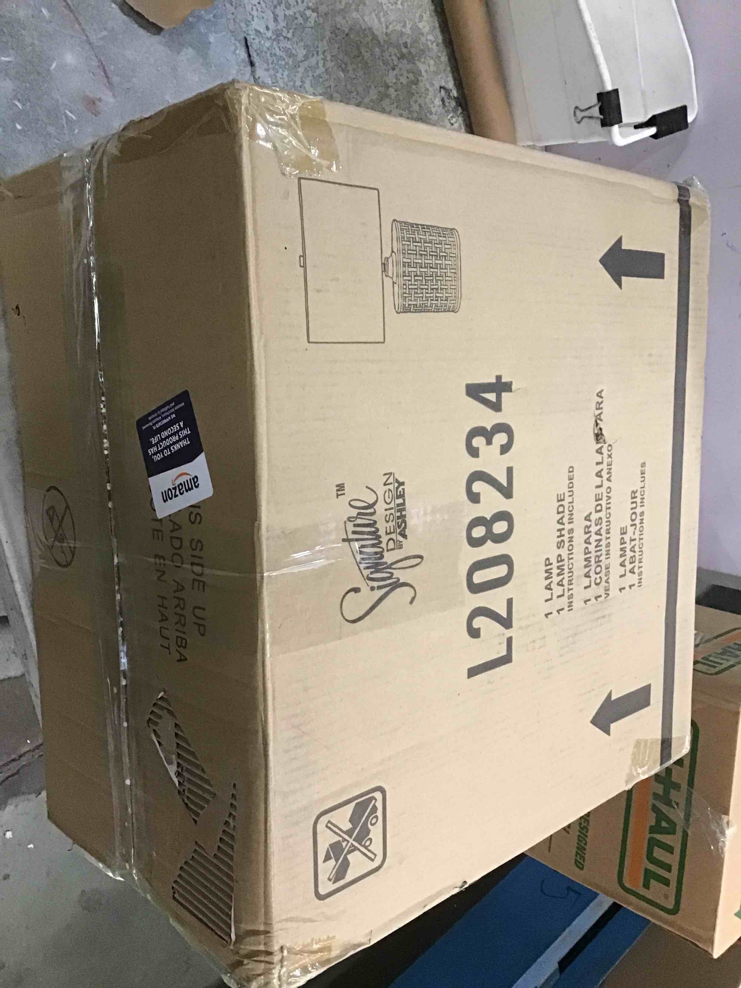 https://s3.amazonaws.com/lotting-images-prod/bidfta/YEL6016440_1709040728240.jpeg