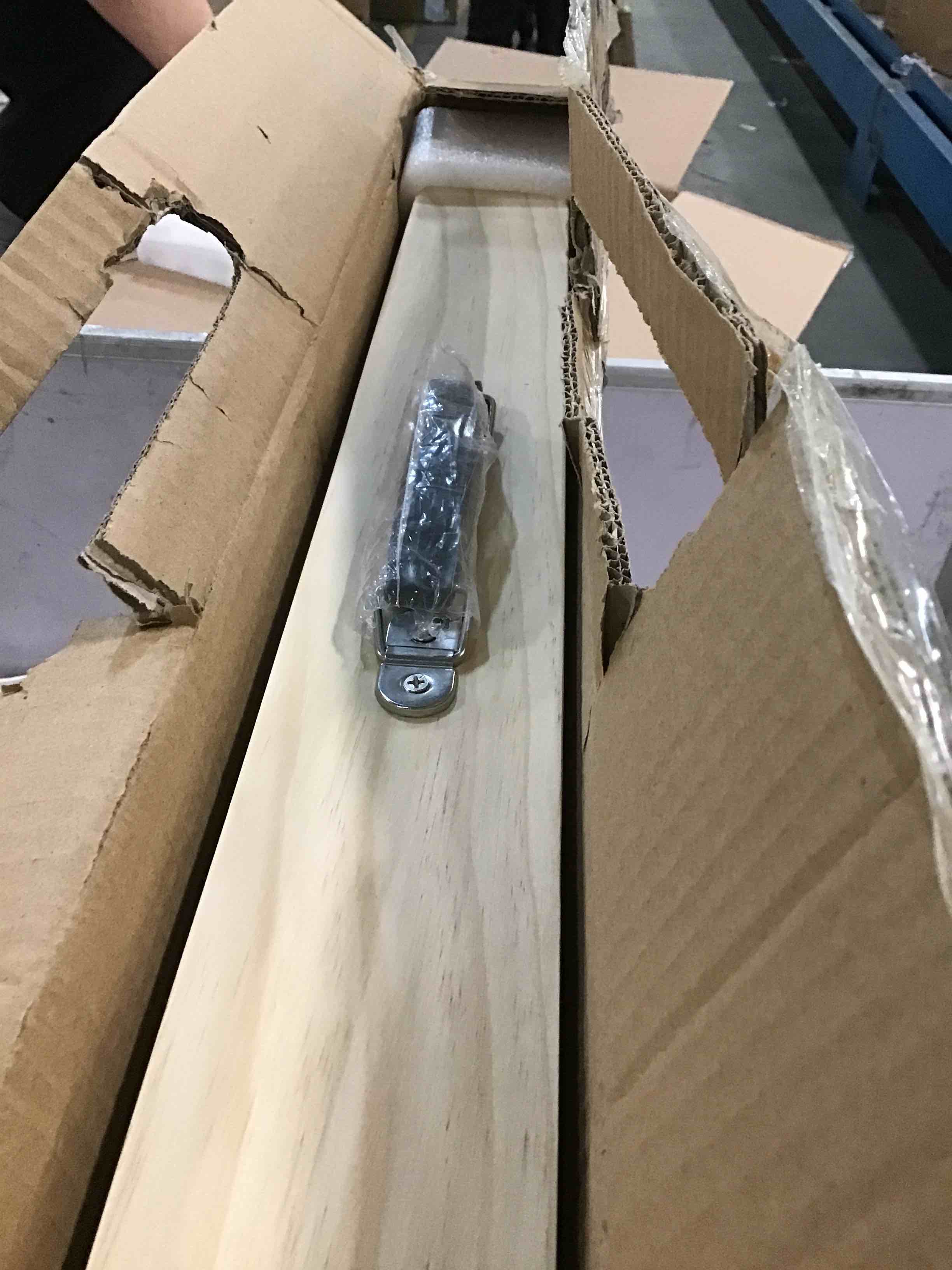 https://s3.amazonaws.com/lotting-images-prod/bidfta/YEL6016443_1709041124400.jpeg
