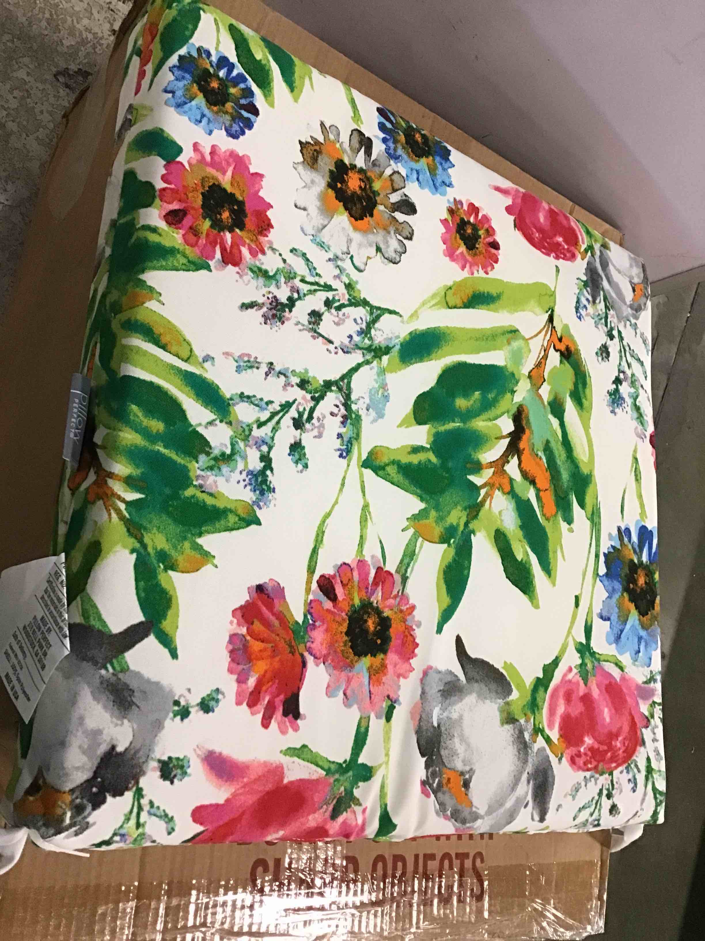 Pillow Perfect Bright Floral Indoor/Outdoor Chairpad with Ties