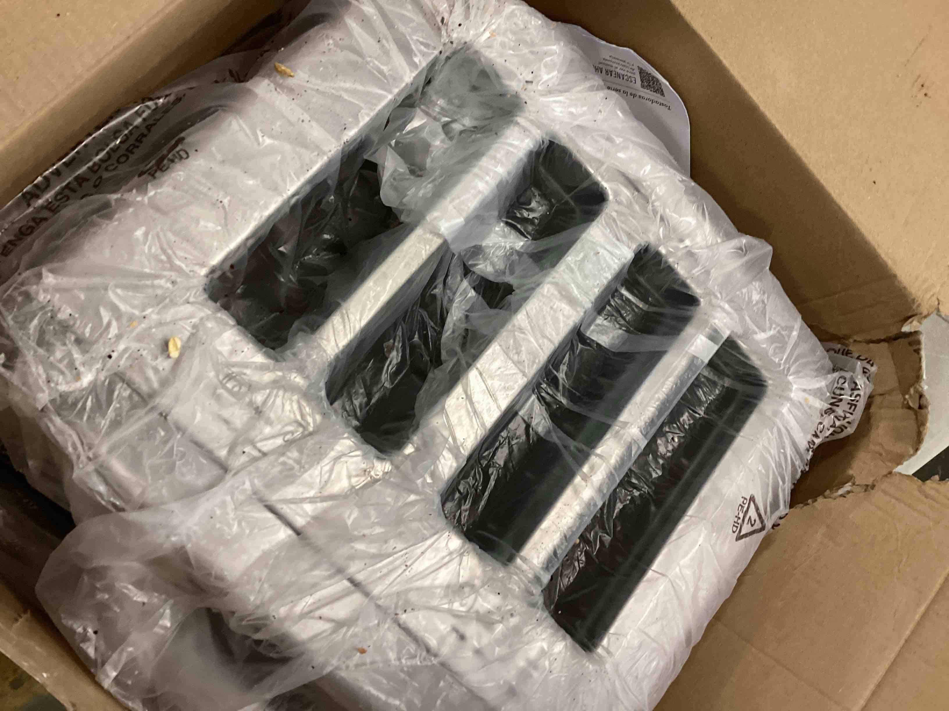 https://s3.amazonaws.com/lotting-images-prod/bidfta/YEL6018700_1708012092382.jpeg