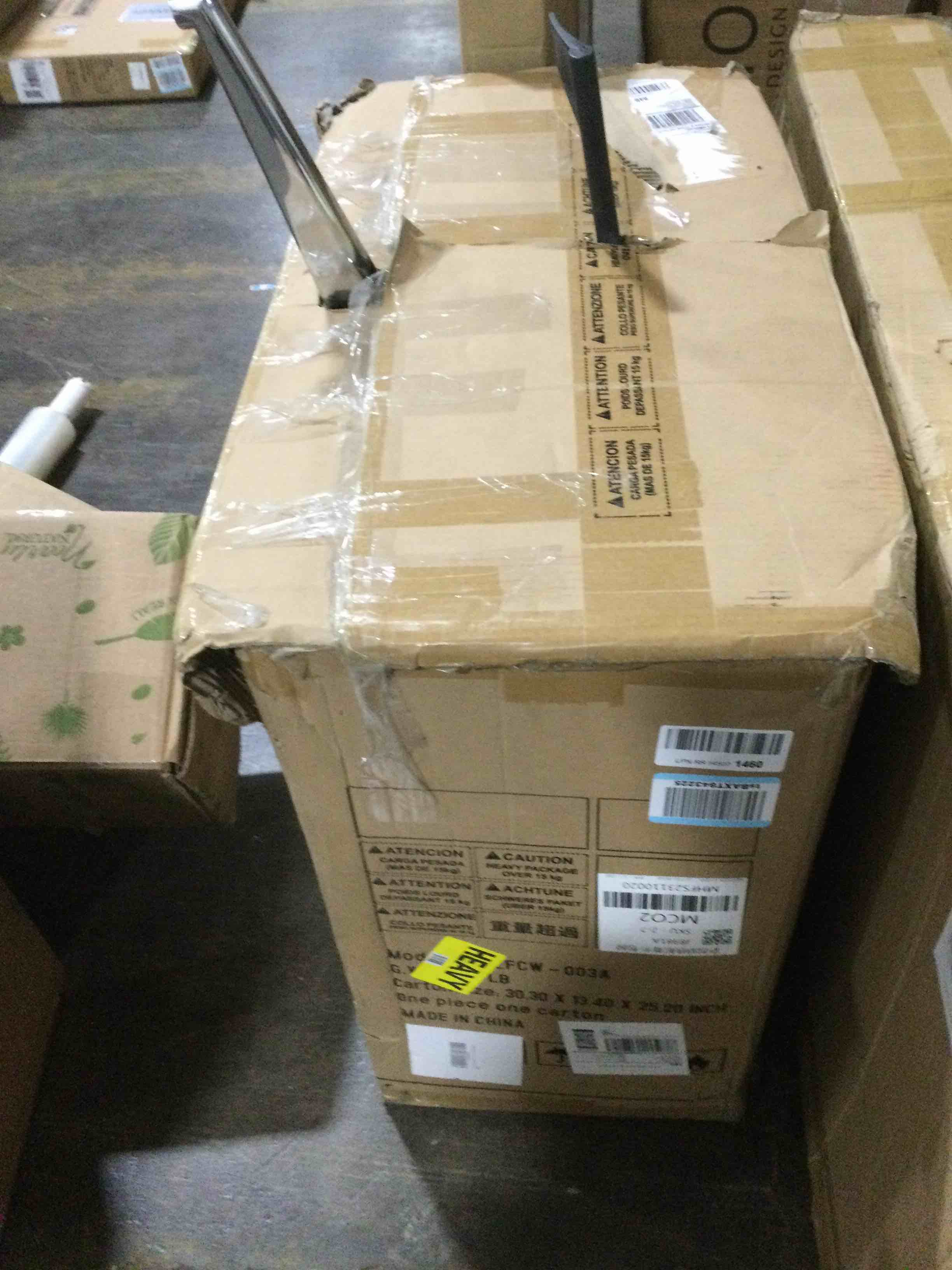 https://s3.amazonaws.com/lotting-images-prod/bidfta/YEL6019974_1709047570296.jpeg