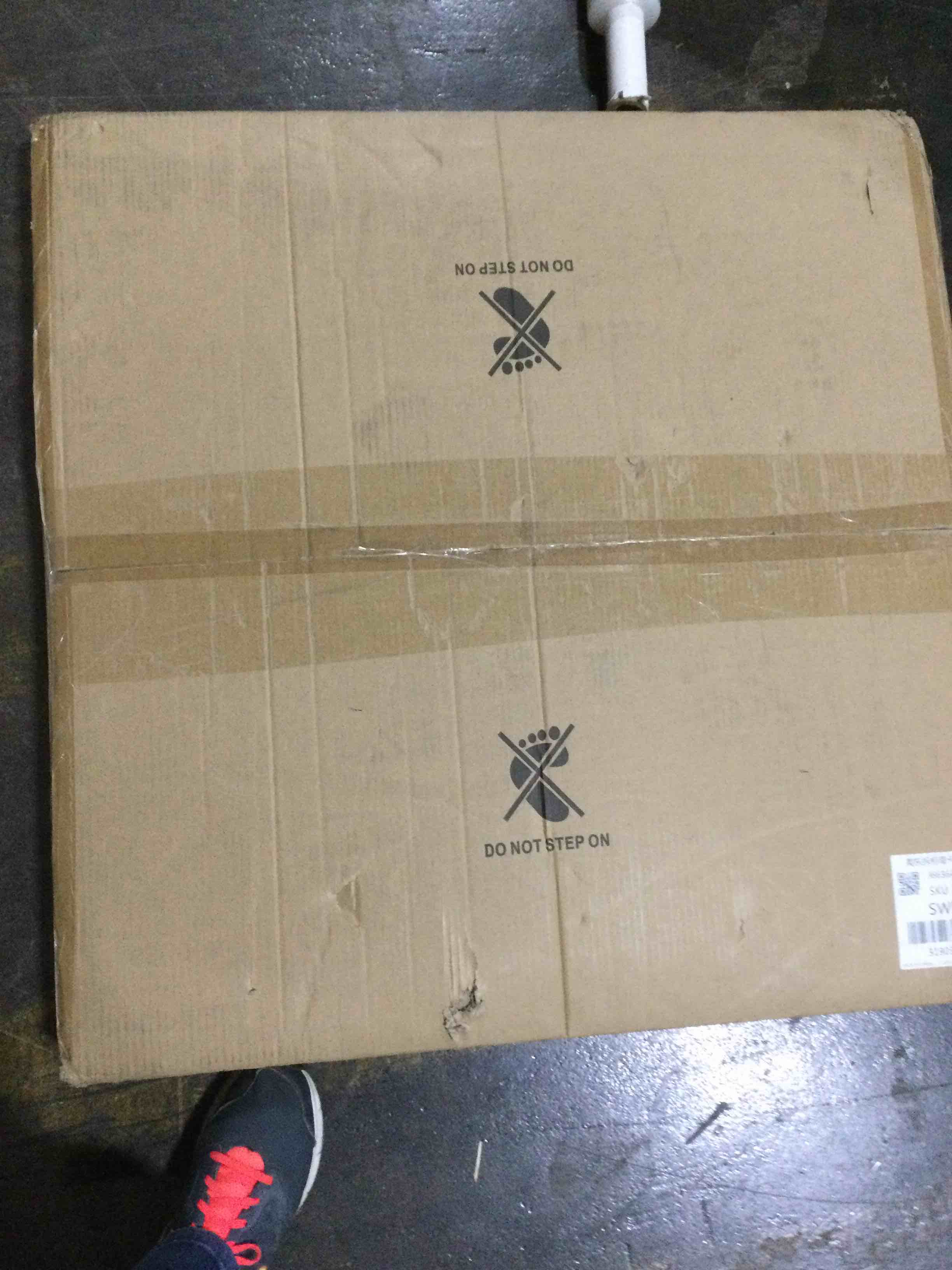 https://s3.amazonaws.com/lotting-images-prod/bidfta/YEL6019976_1709047793898.jpeg