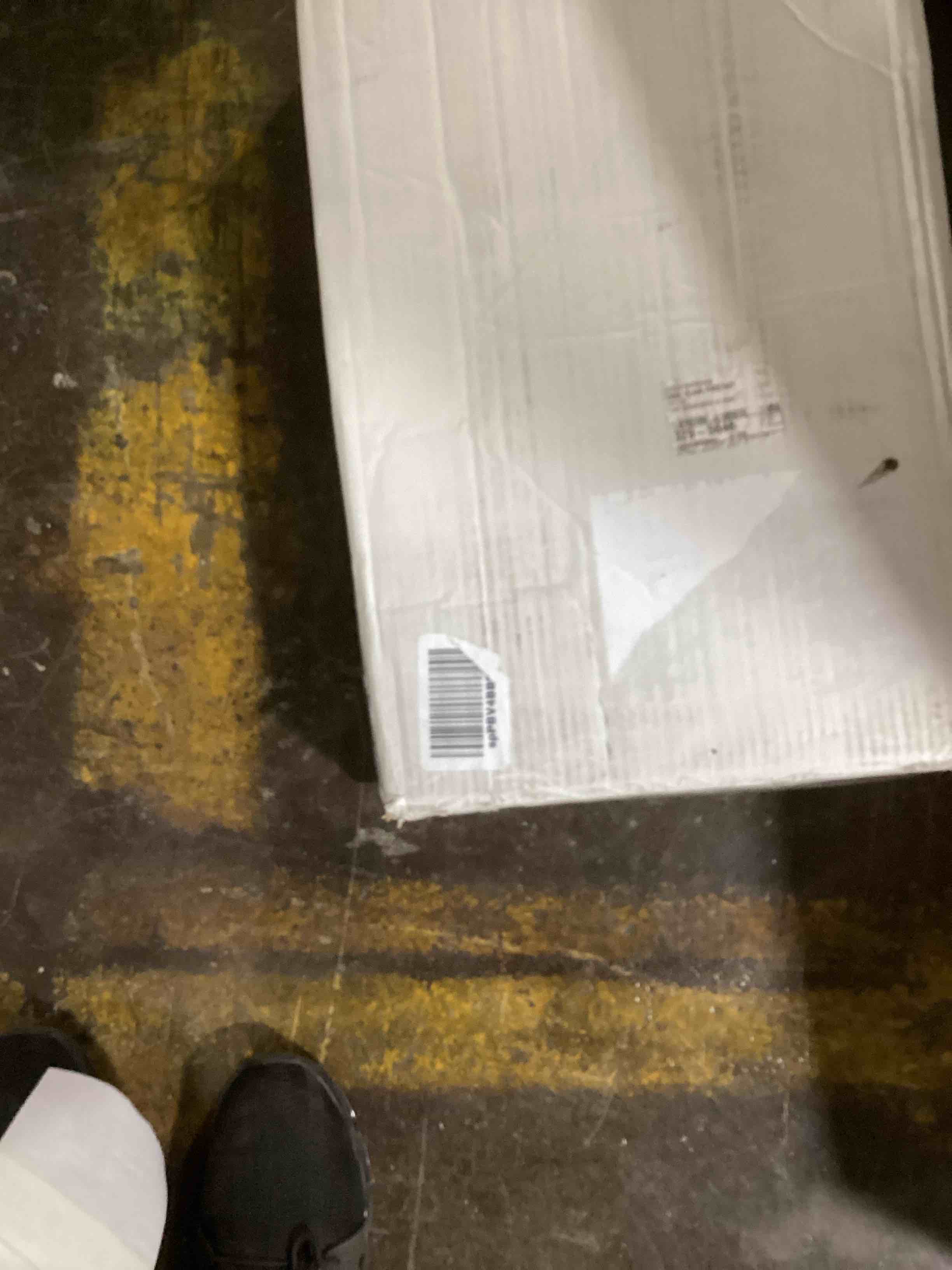 https://s3.amazonaws.com/lotting-images-prod/bidfta/YEL6021864_1707337602502.jpeg