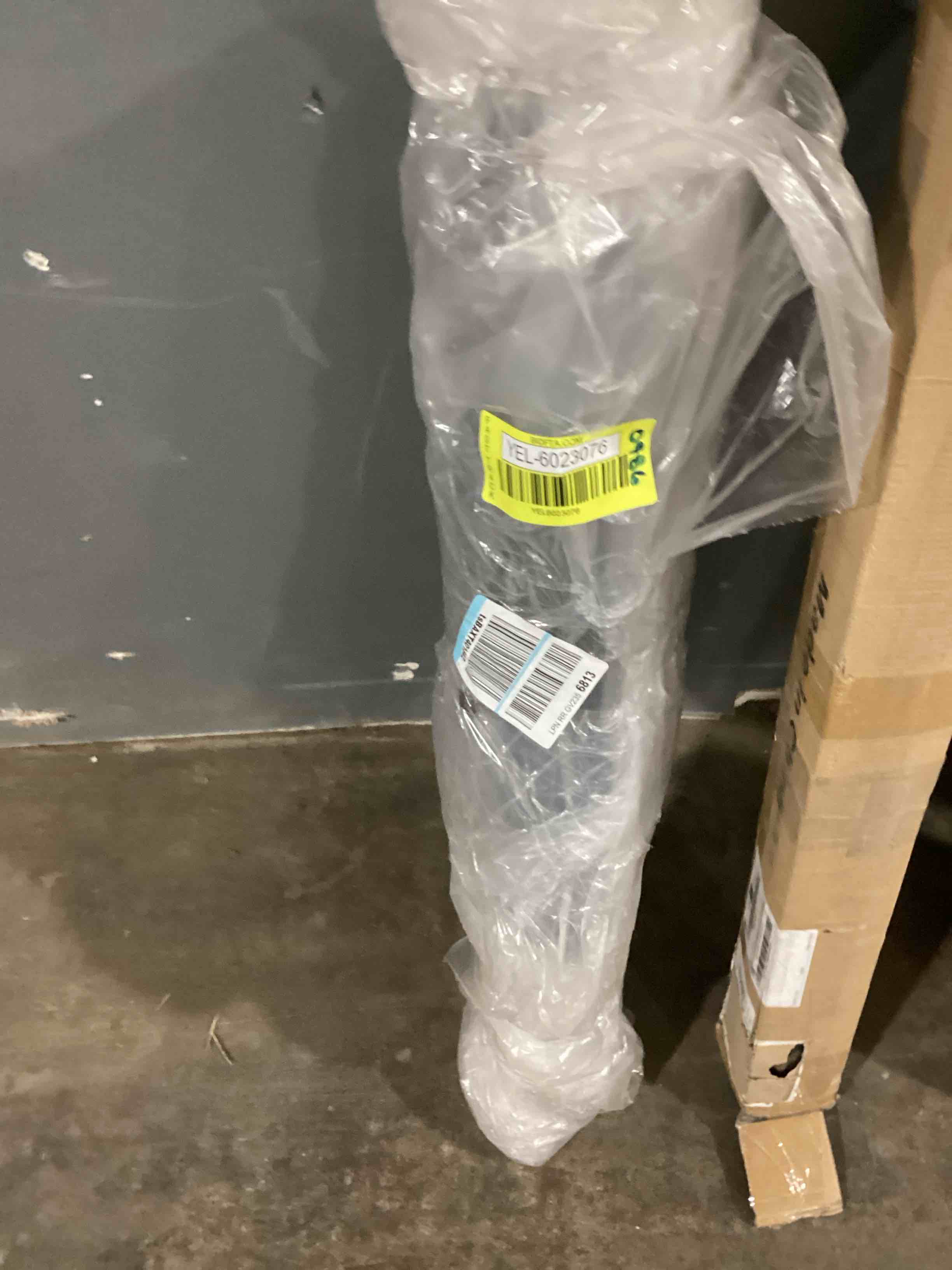https://s3.amazonaws.com/lotting-images-prod/bidfta/YEL6023076_1707159917604.jpeg