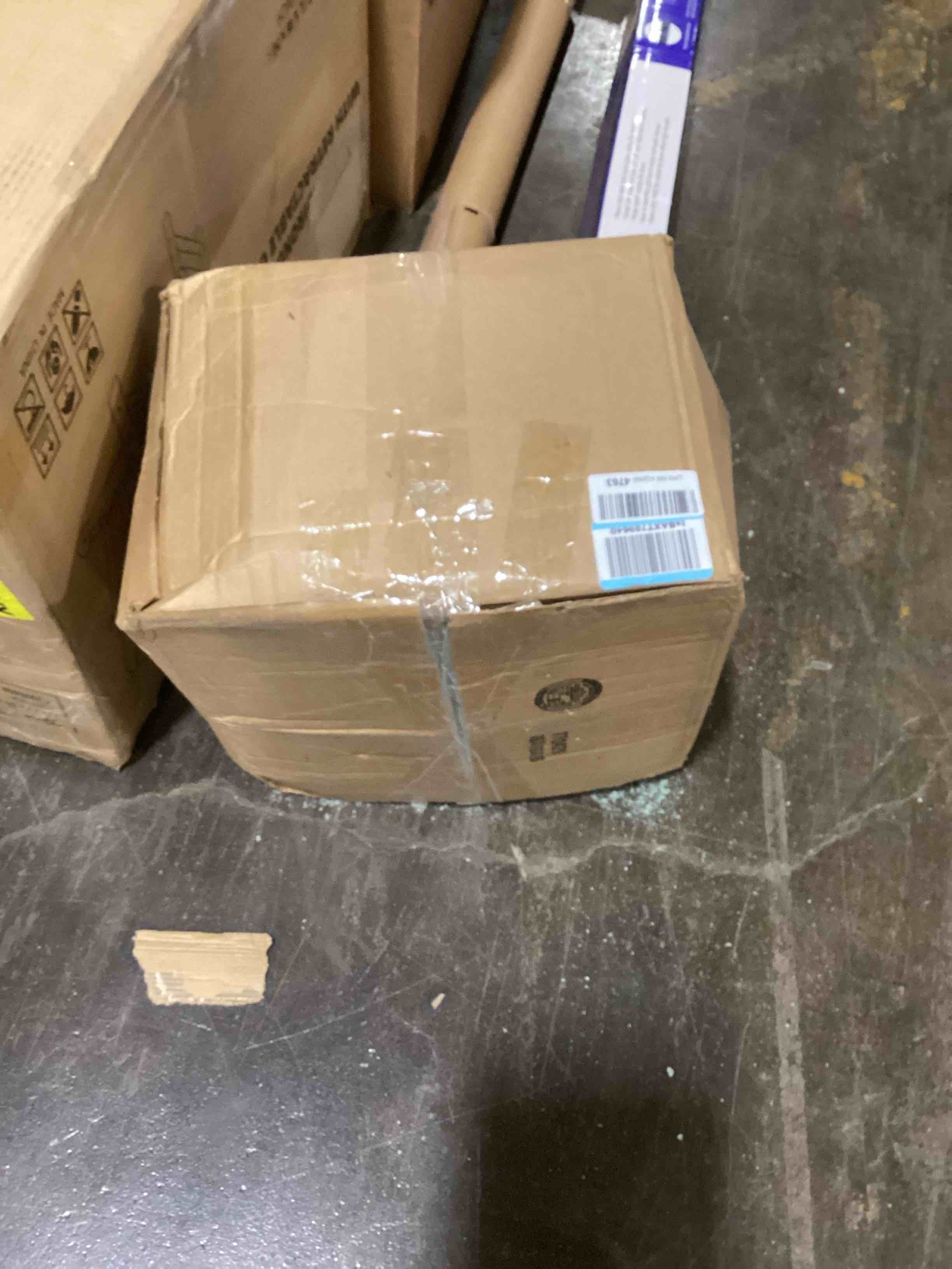 https://s3.amazonaws.com/lotting-images-prod/bidfta/YEL6026680_1708109136716.jpeg