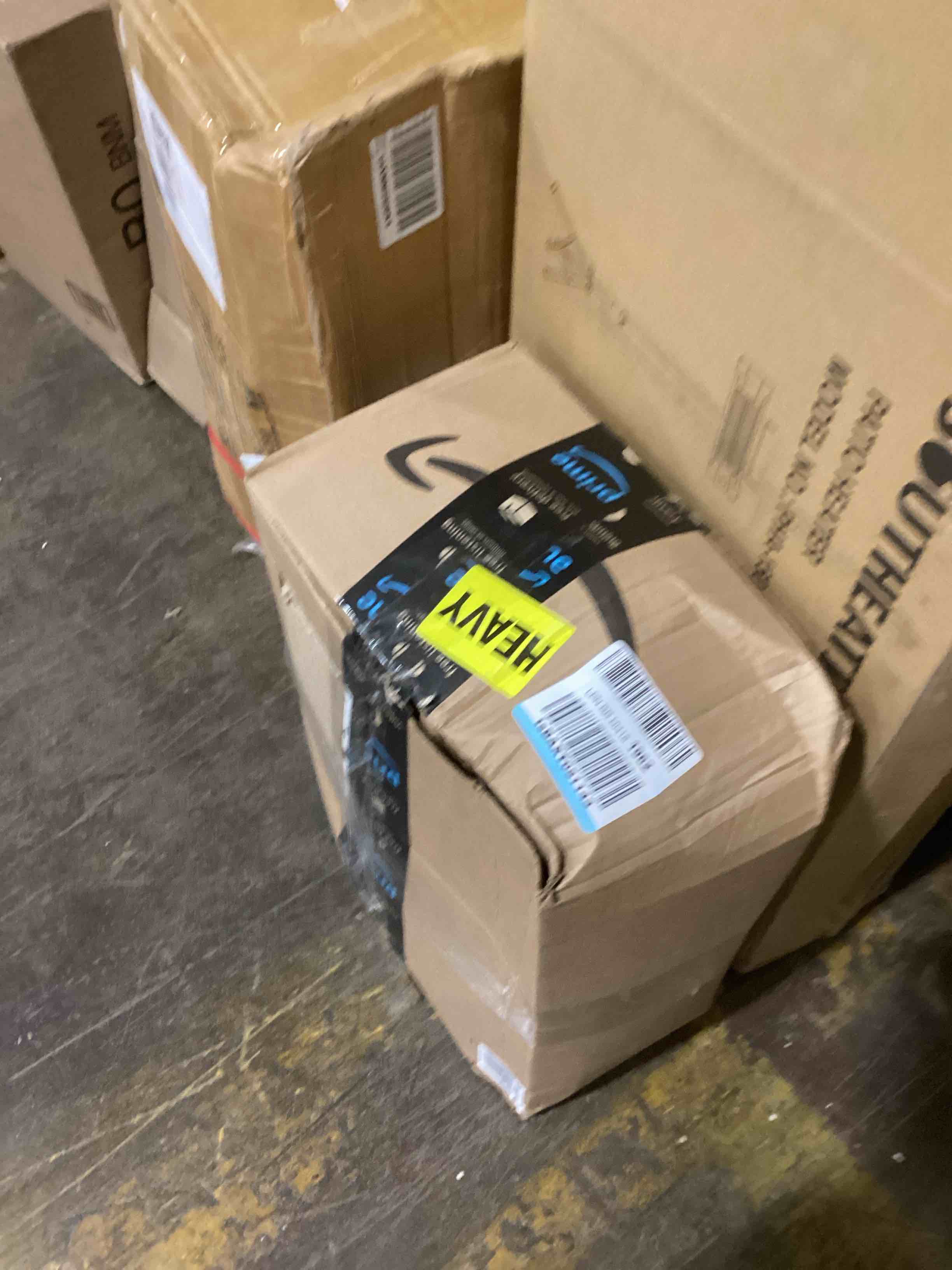 https://s3.amazonaws.com/lotting-images-prod/bidfta/YEL6027880_1708011732485.jpeg