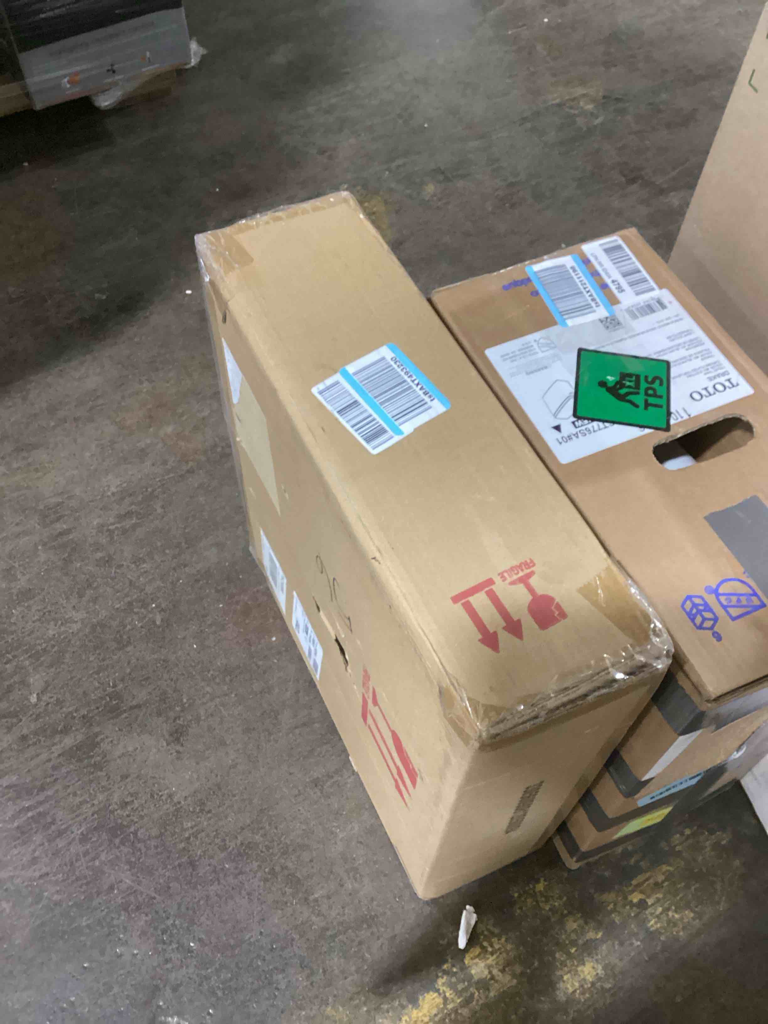 https://s3.amazonaws.com/lotting-images-prod/bidfta/YEL6027882_1708012342838.jpeg