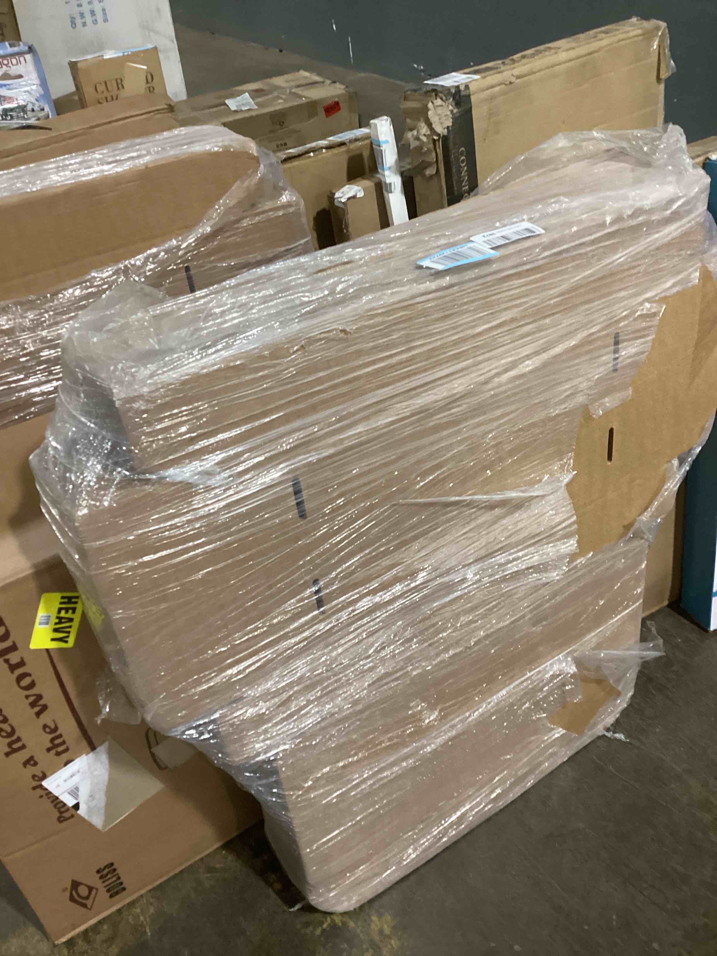 https://s3.amazonaws.com/lotting-images-prod/bidfta/YEL6027887_1708012619098.jpeg