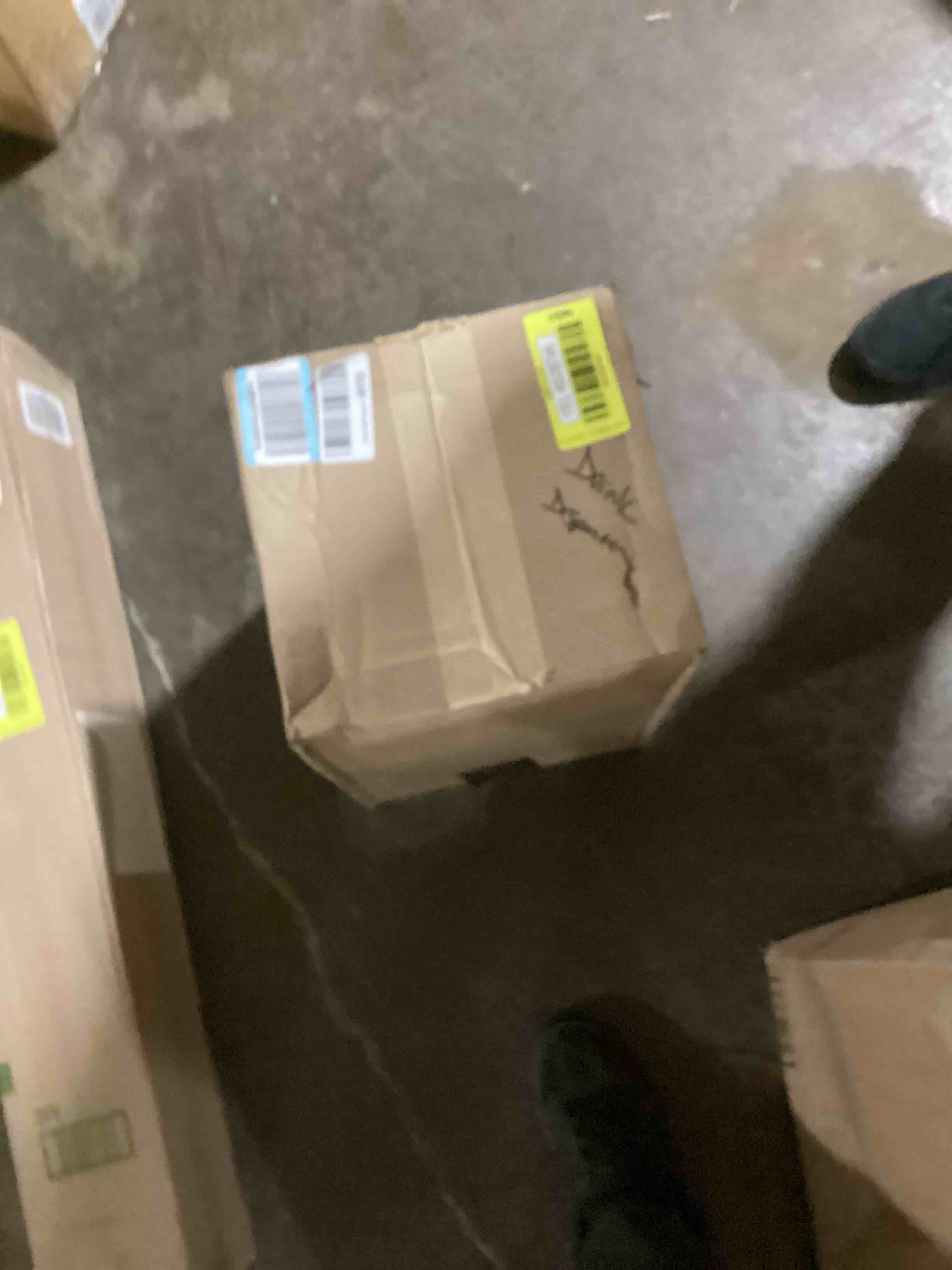https://s3.amazonaws.com/lotting-images-prod/bidfta/YEL6028796_1708367710282.jpeg