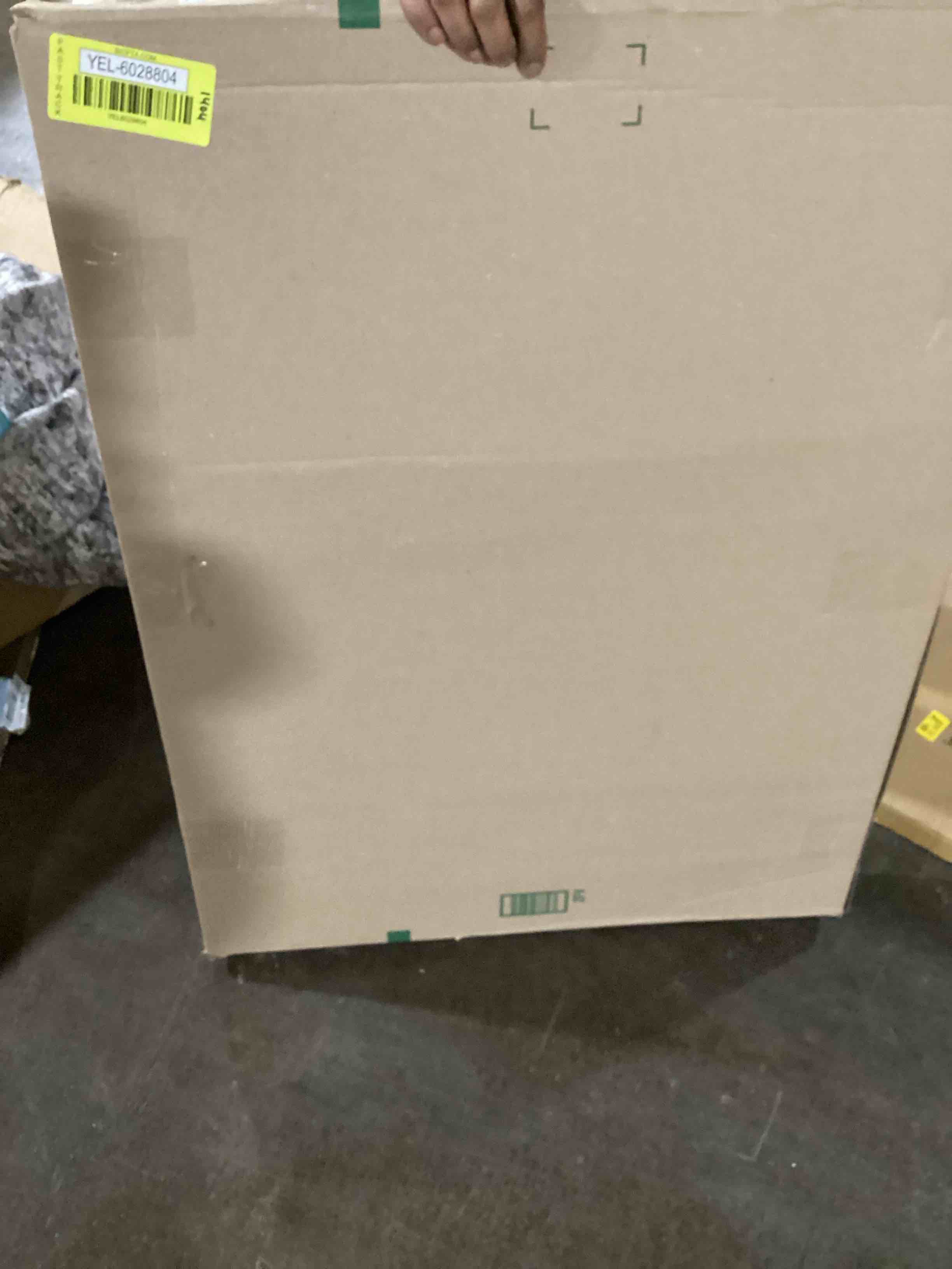 https://s3.amazonaws.com/lotting-images-prod/bidfta/YEL6028804_1708365352579.jpeg