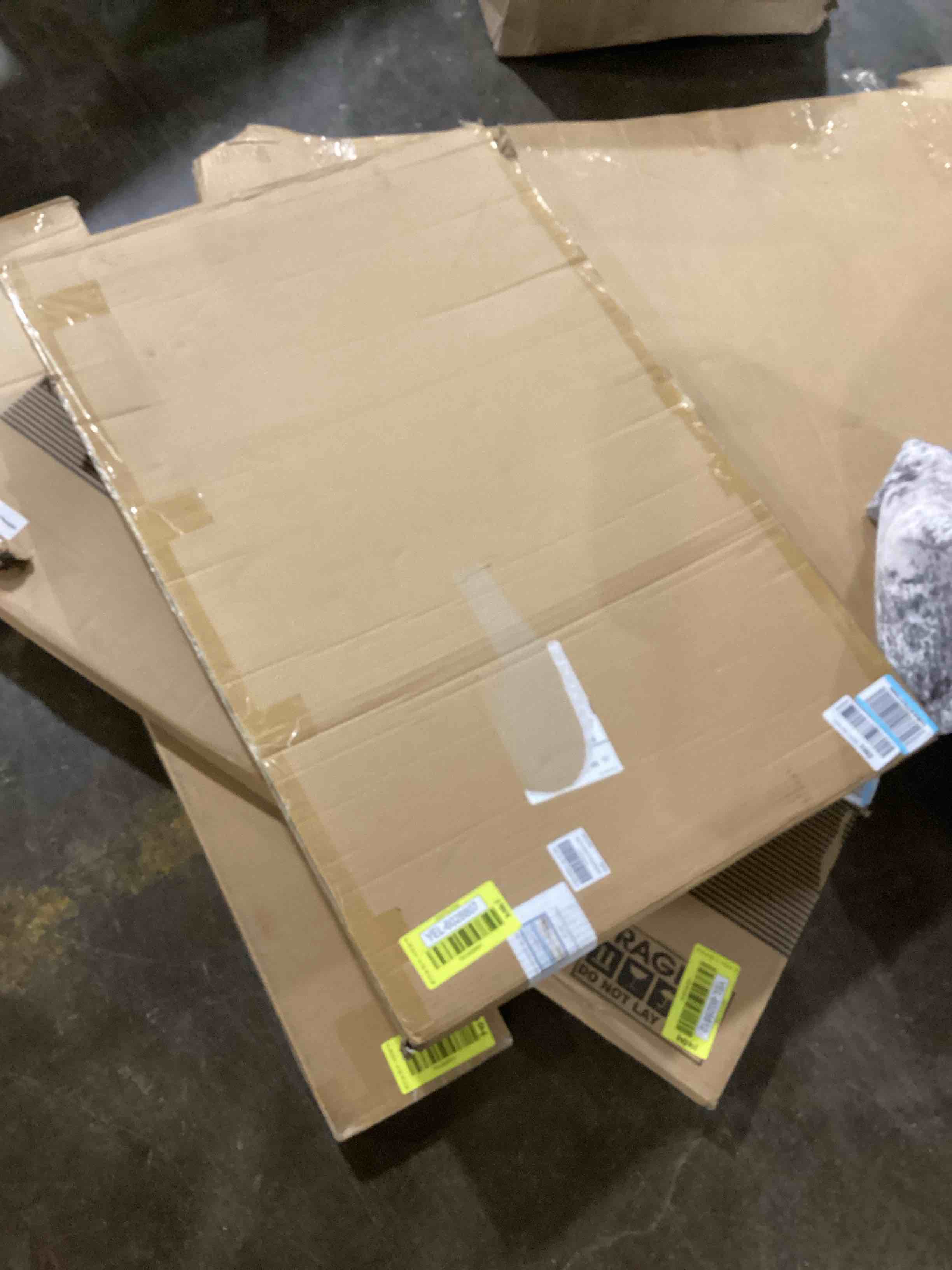 https://s3.amazonaws.com/lotting-images-prod/bidfta/YEL6028807_1708365224426.jpeg