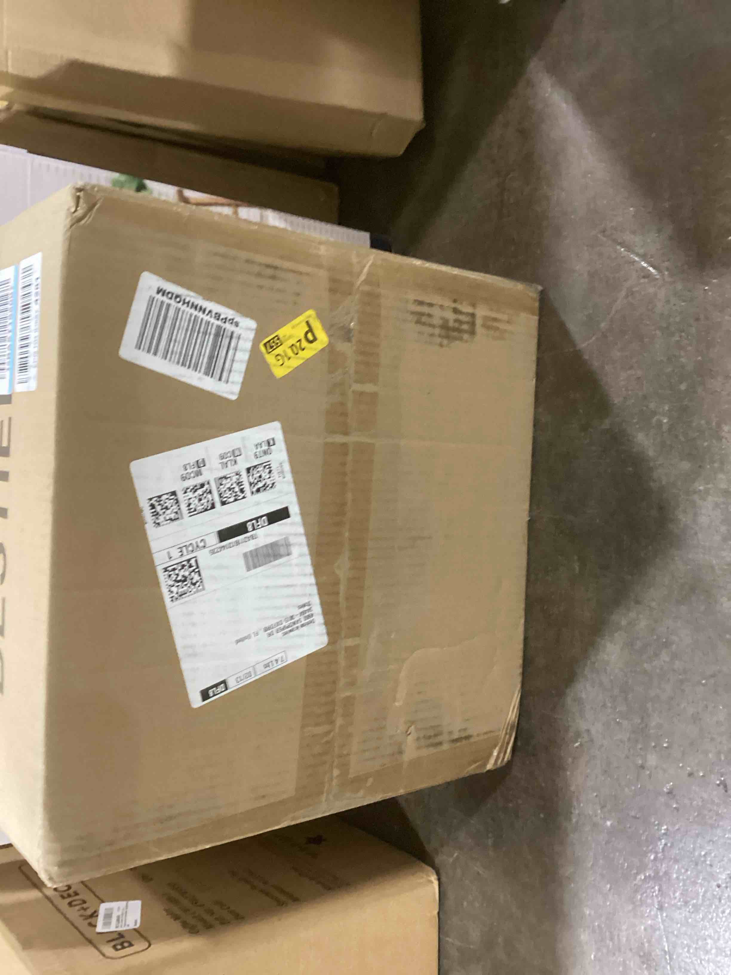 https://s3.amazonaws.com/lotting-images-prod/bidfta/YEL6029762_1709224533209.jpeg