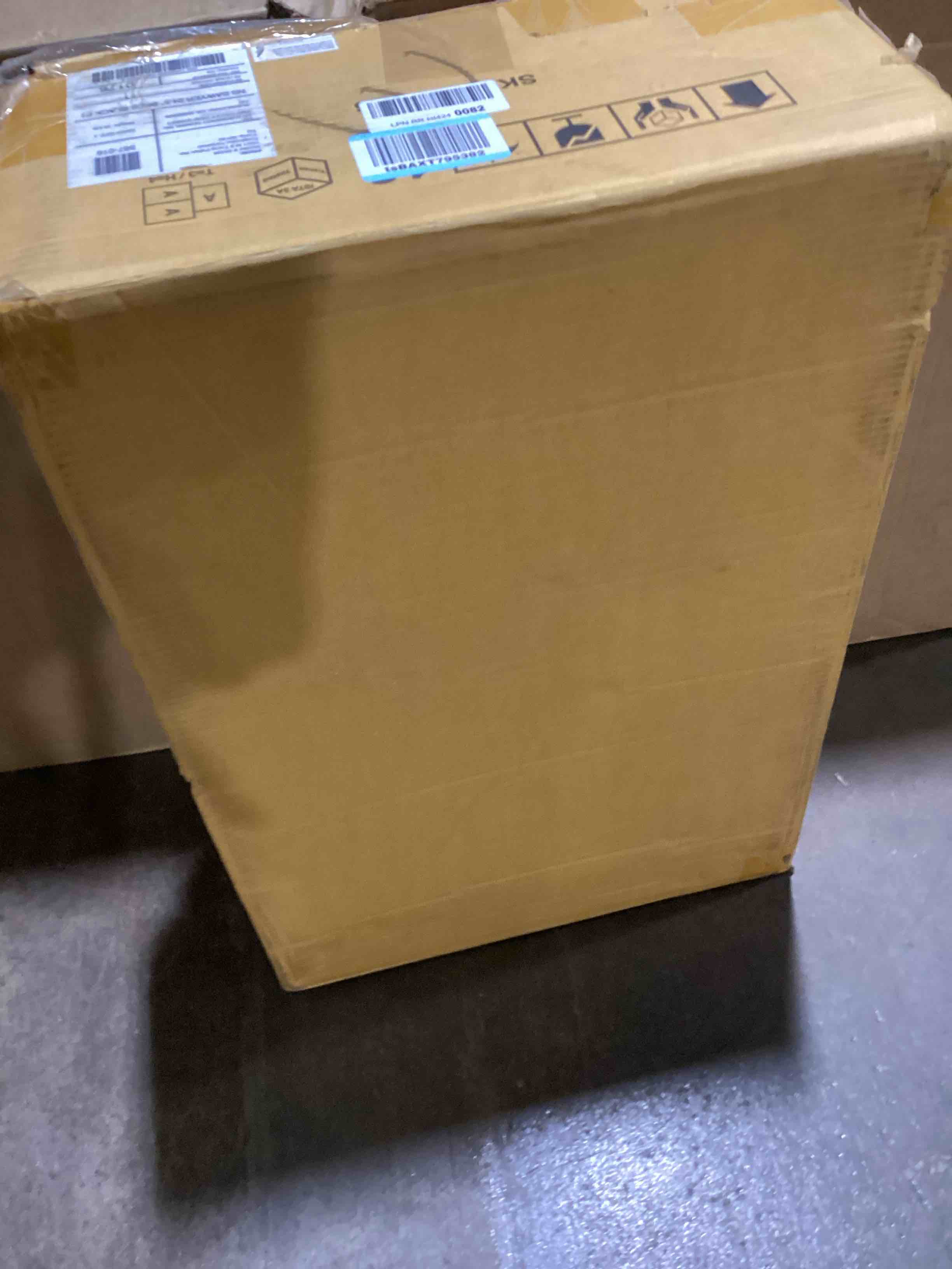 https://s3.amazonaws.com/lotting-images-prod/bidfta/YEL6030009_1709317324615.jpeg