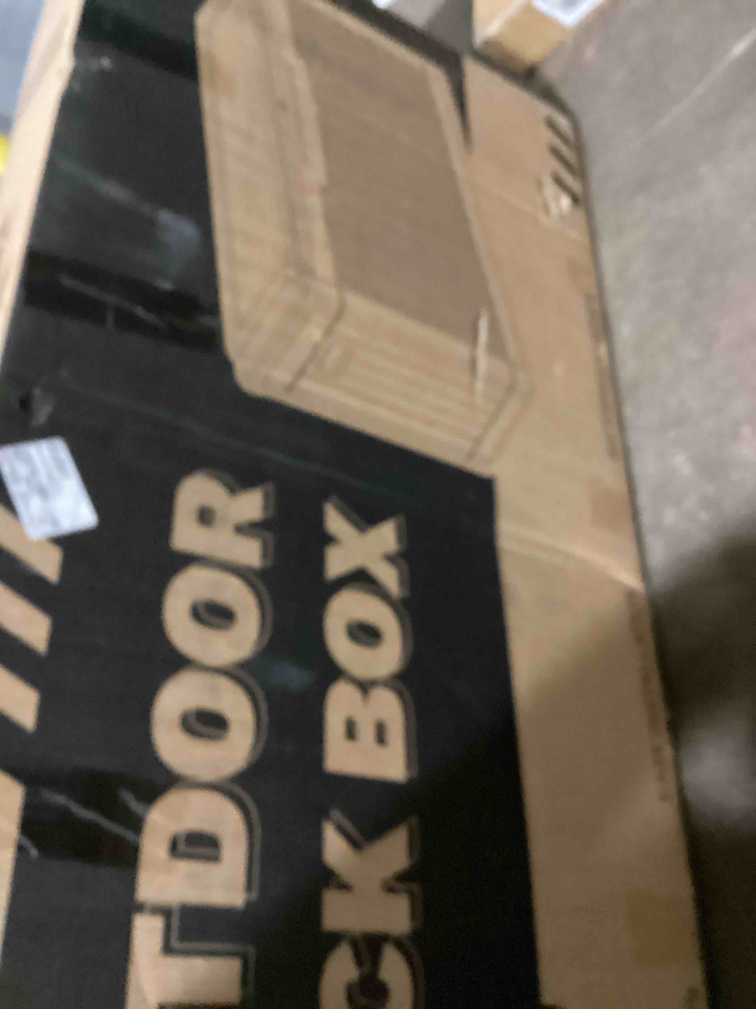 https://s3.amazonaws.com/lotting-images-prod/bidfta/YEL6030089_1709319904893.jpeg