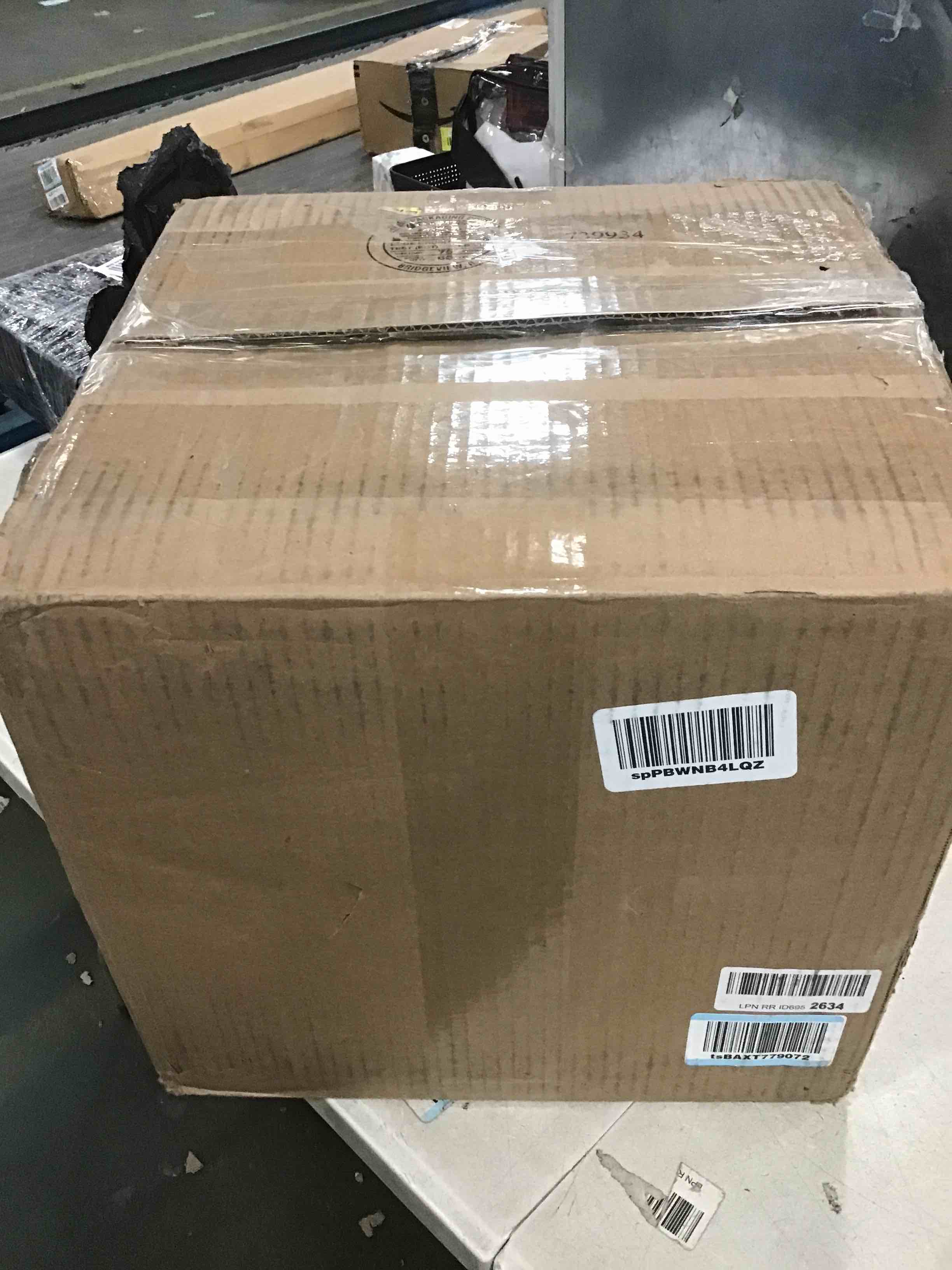 https://s3.amazonaws.com/lotting-images-prod/bidfta/YEL6045854_1708370424708.jpeg