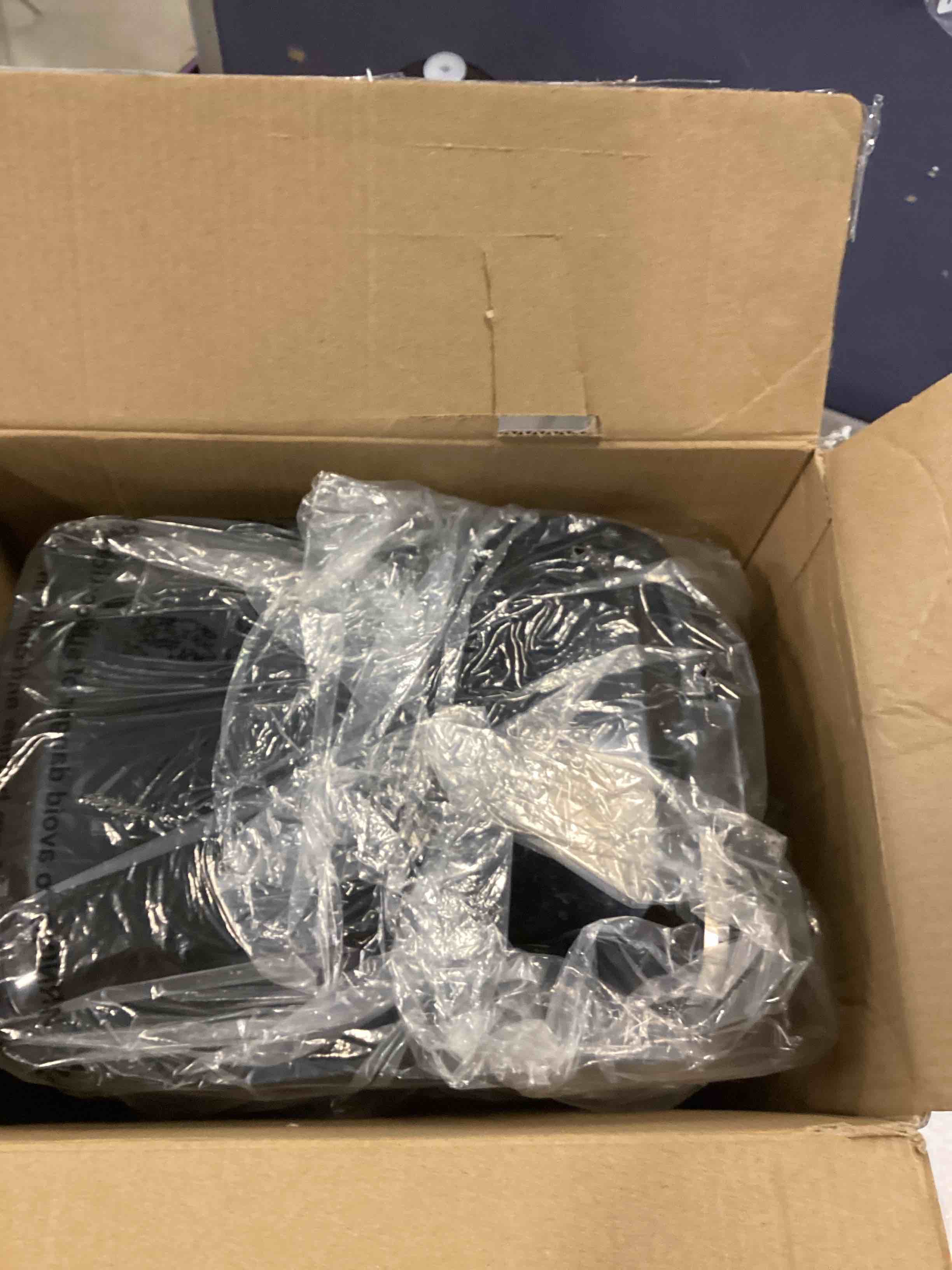 https://s3.amazonaws.com/lotting-images-prod/bidfta/YEL6046026_1708453724961.jpeg