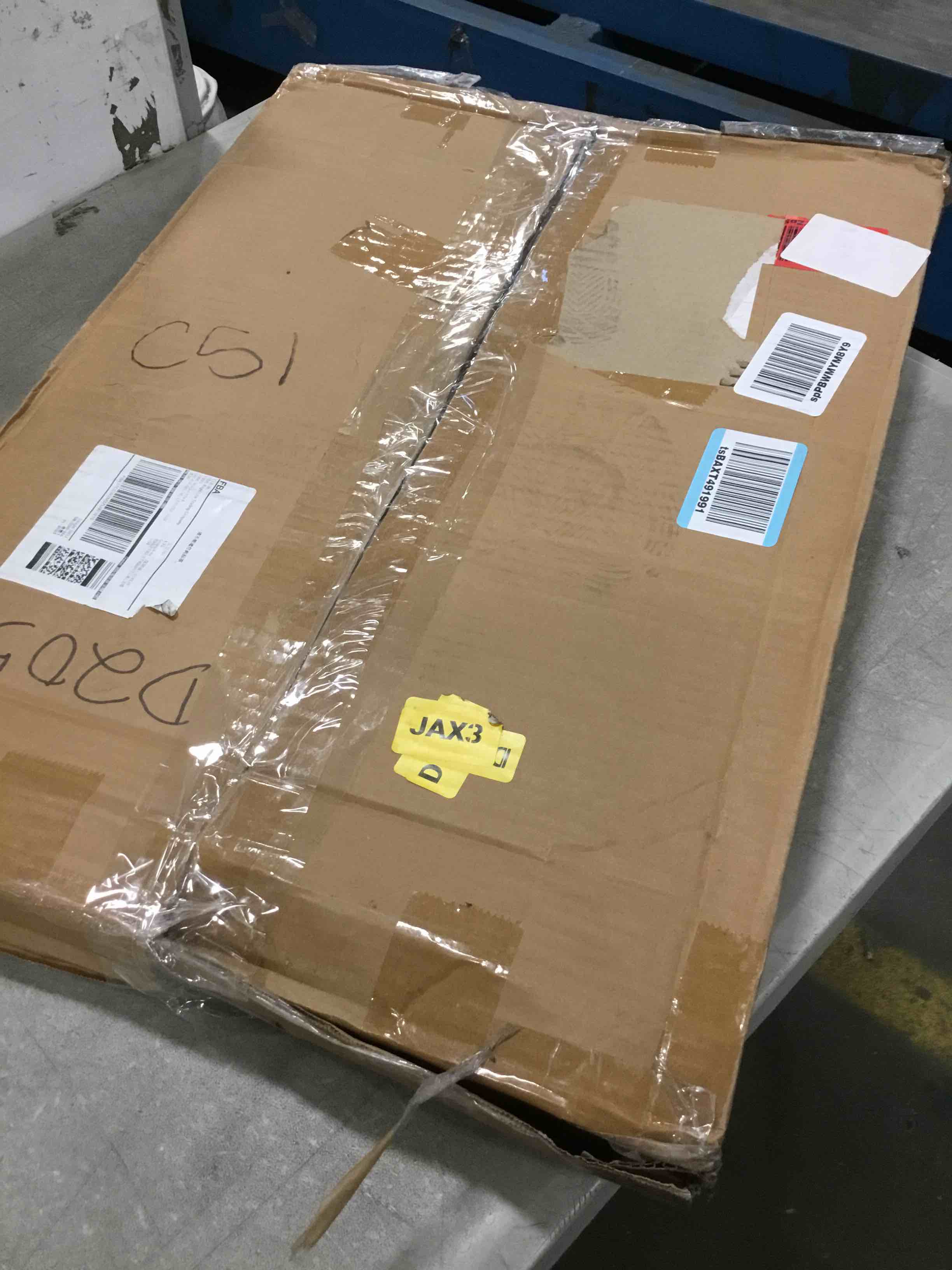 https://s3.amazonaws.com/lotting-images-prod/bidfta/YEL6053083_1707915903469.jpeg