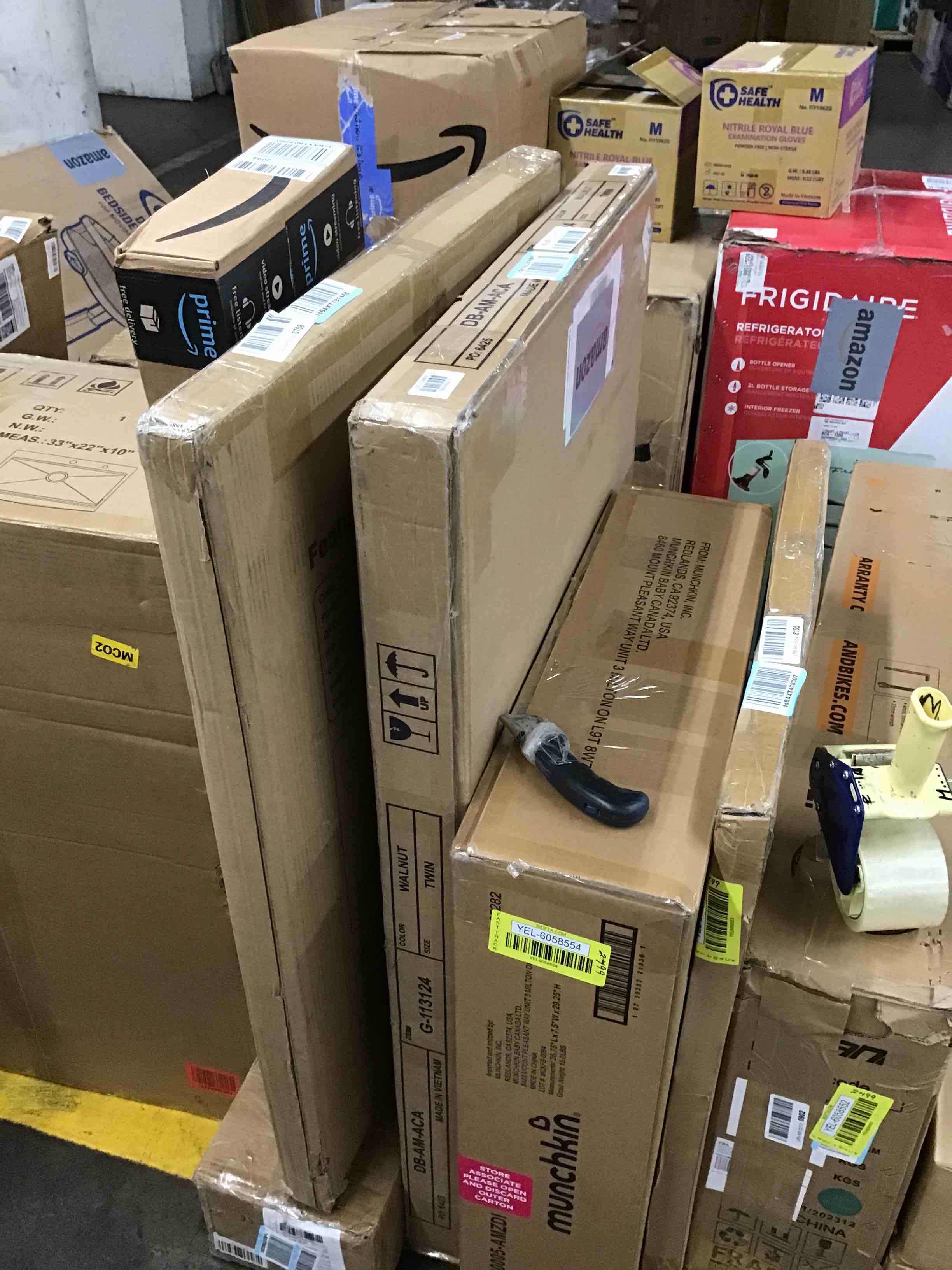 https://s3.amazonaws.com/lotting-images-prod/bidfta/YEL6058555_1714760028376.jpeg