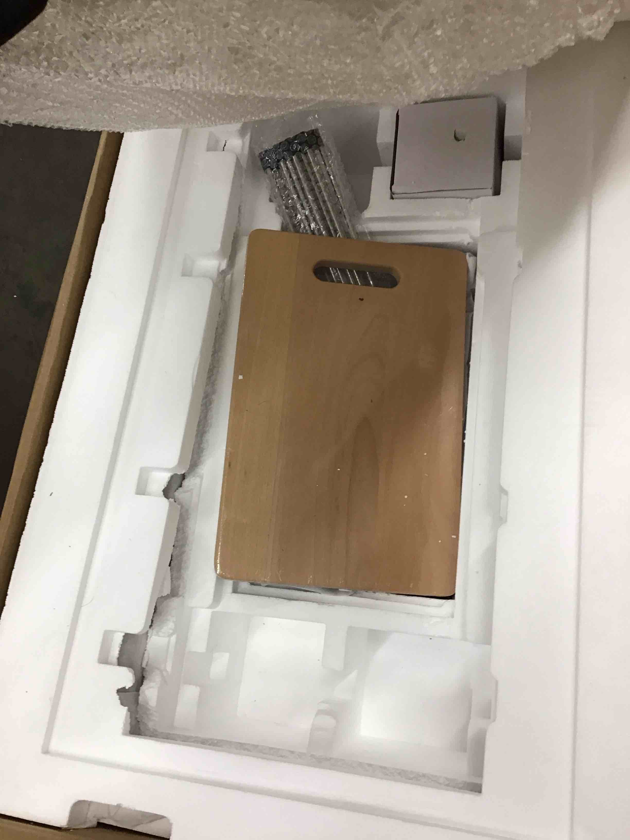 https://s3.amazonaws.com/lotting-images-prod/bidfta/YEL6058559_1715032951786.jpeg