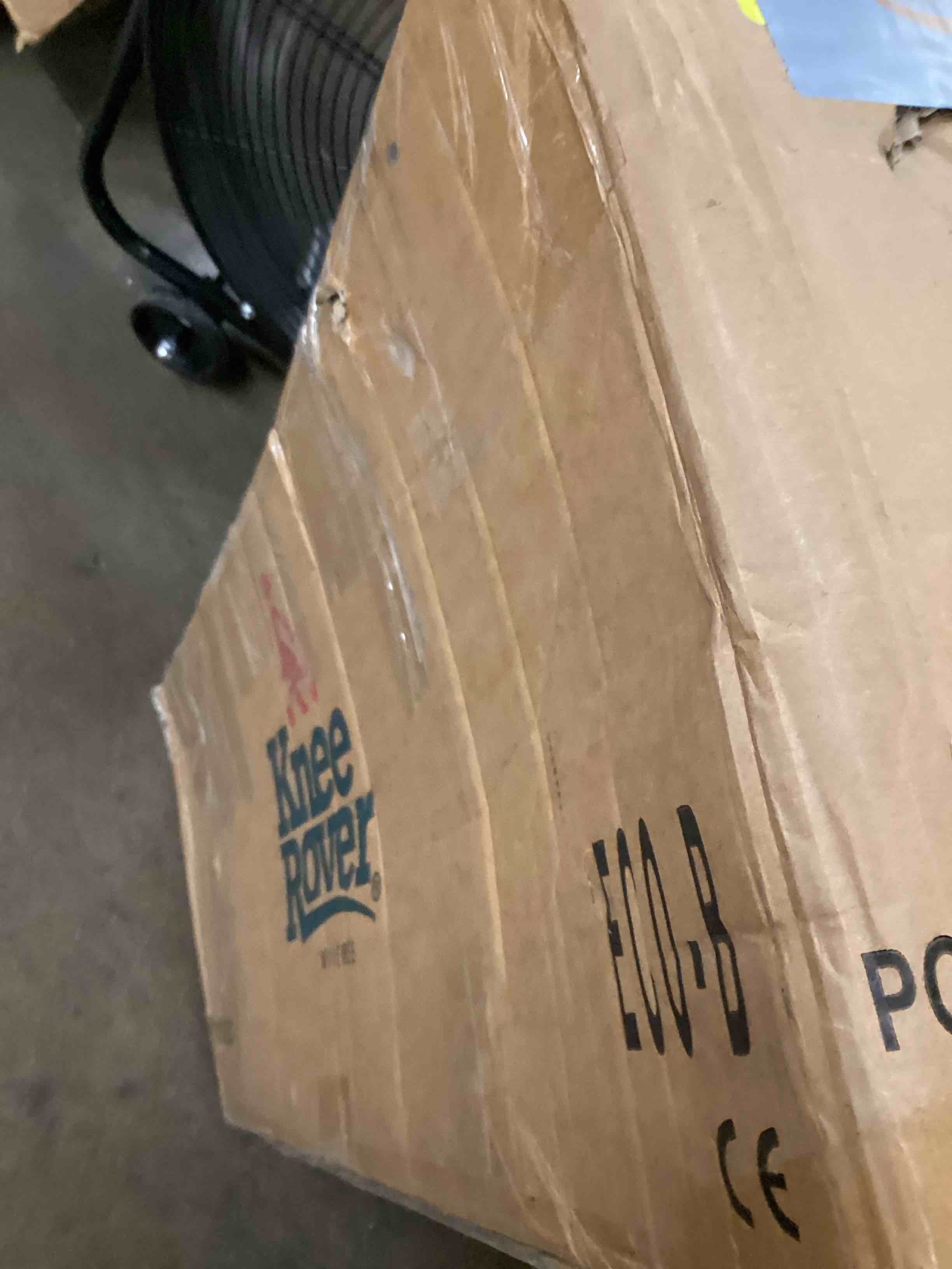 https://s3.amazonaws.com/lotting-images-prod/bidfta/YEL6077841_1723483614407.jpeg
