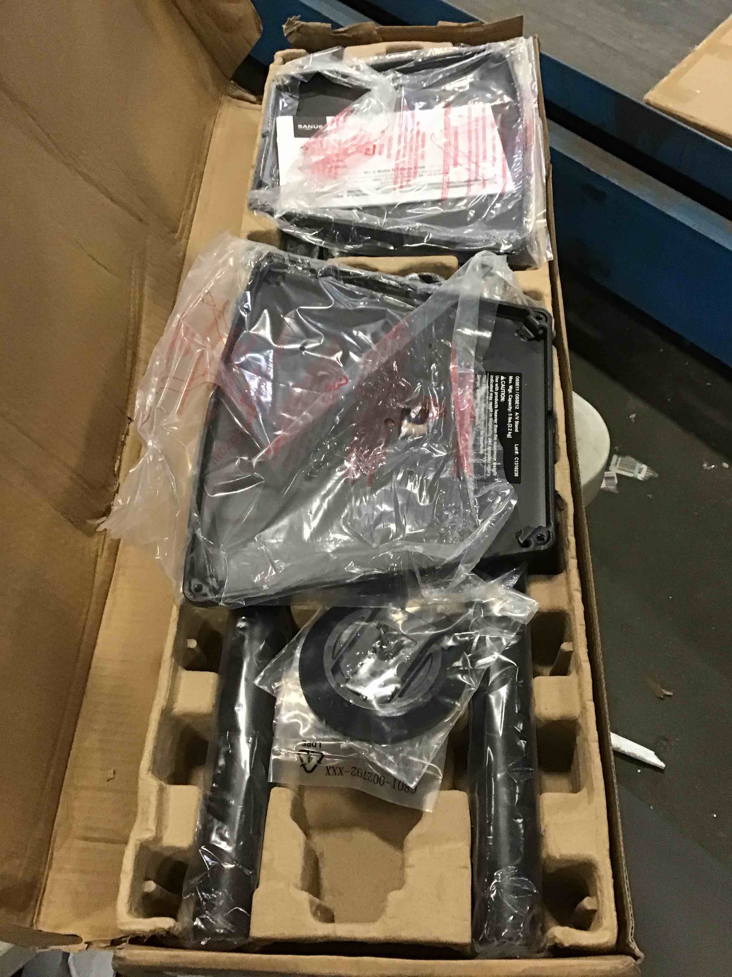 https://s3.amazonaws.com/lotting-images-prod/bidfta/YEL6082510_1708798824752.jpeg