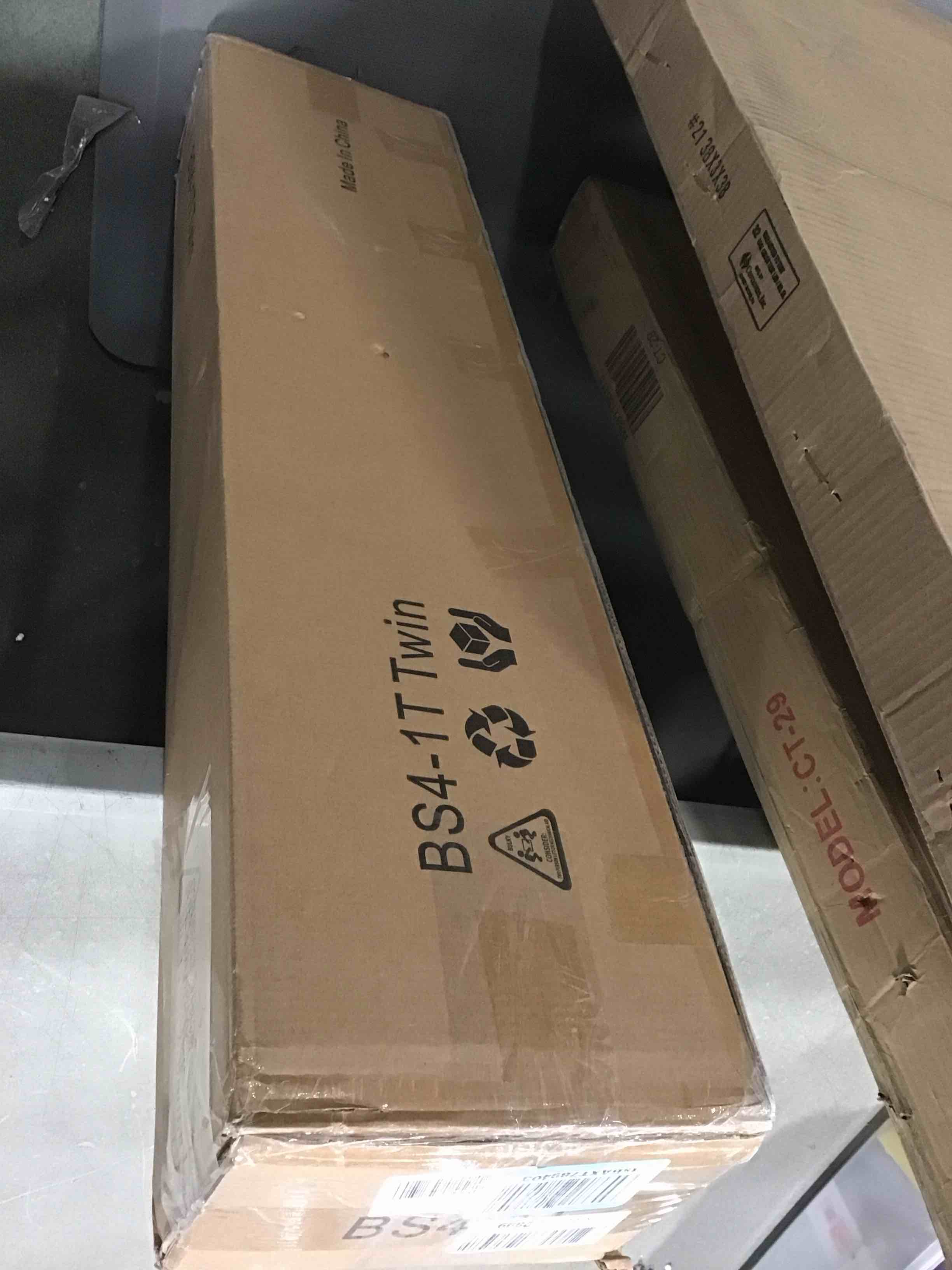 https://s3.amazonaws.com/lotting-images-prod/bidfta/YEL6082825_1708951379083.jpeg