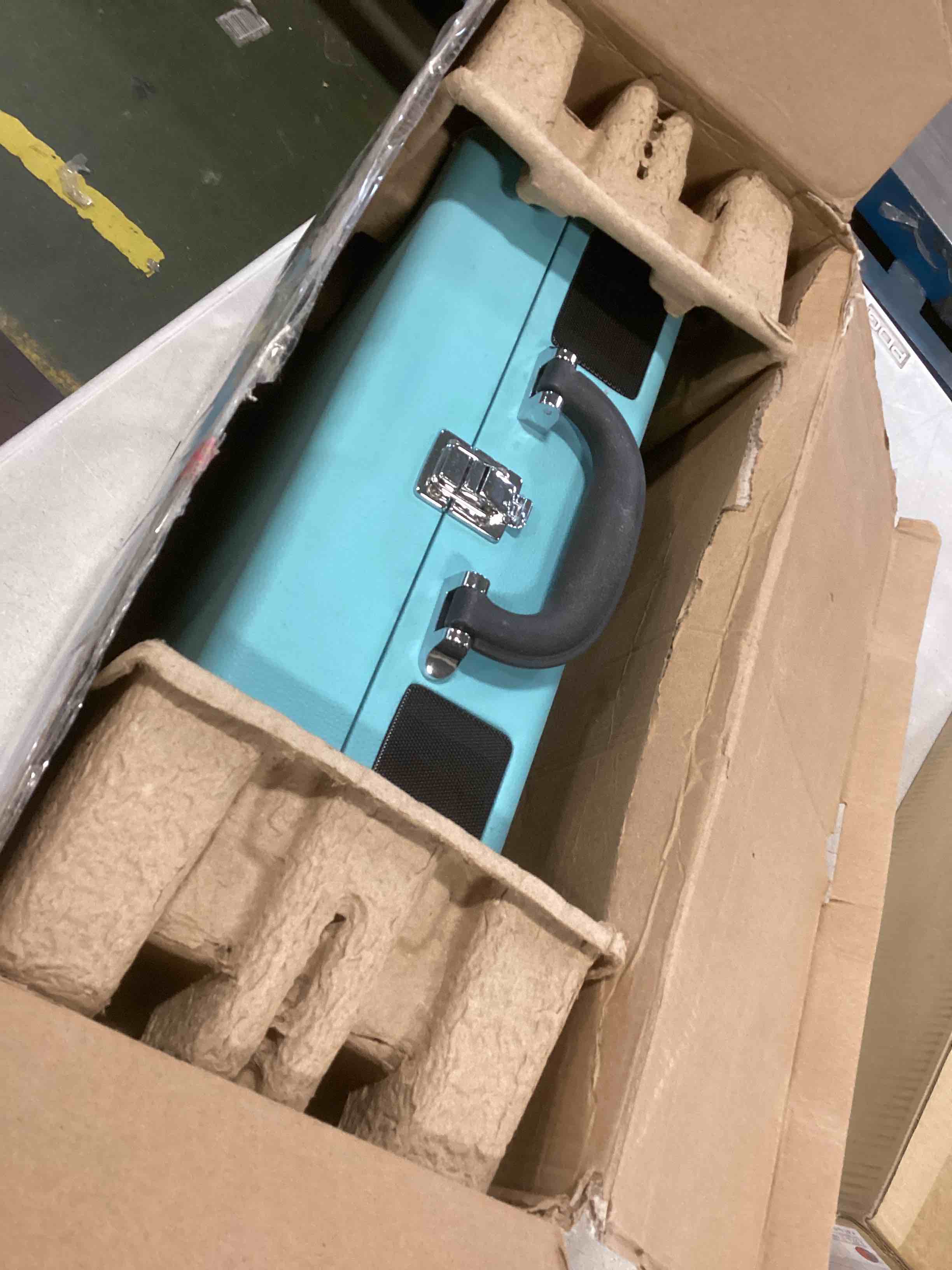 https://s3.amazonaws.com/lotting-images-prod/bidfta/YEL6084667_1708885286950.jpeg