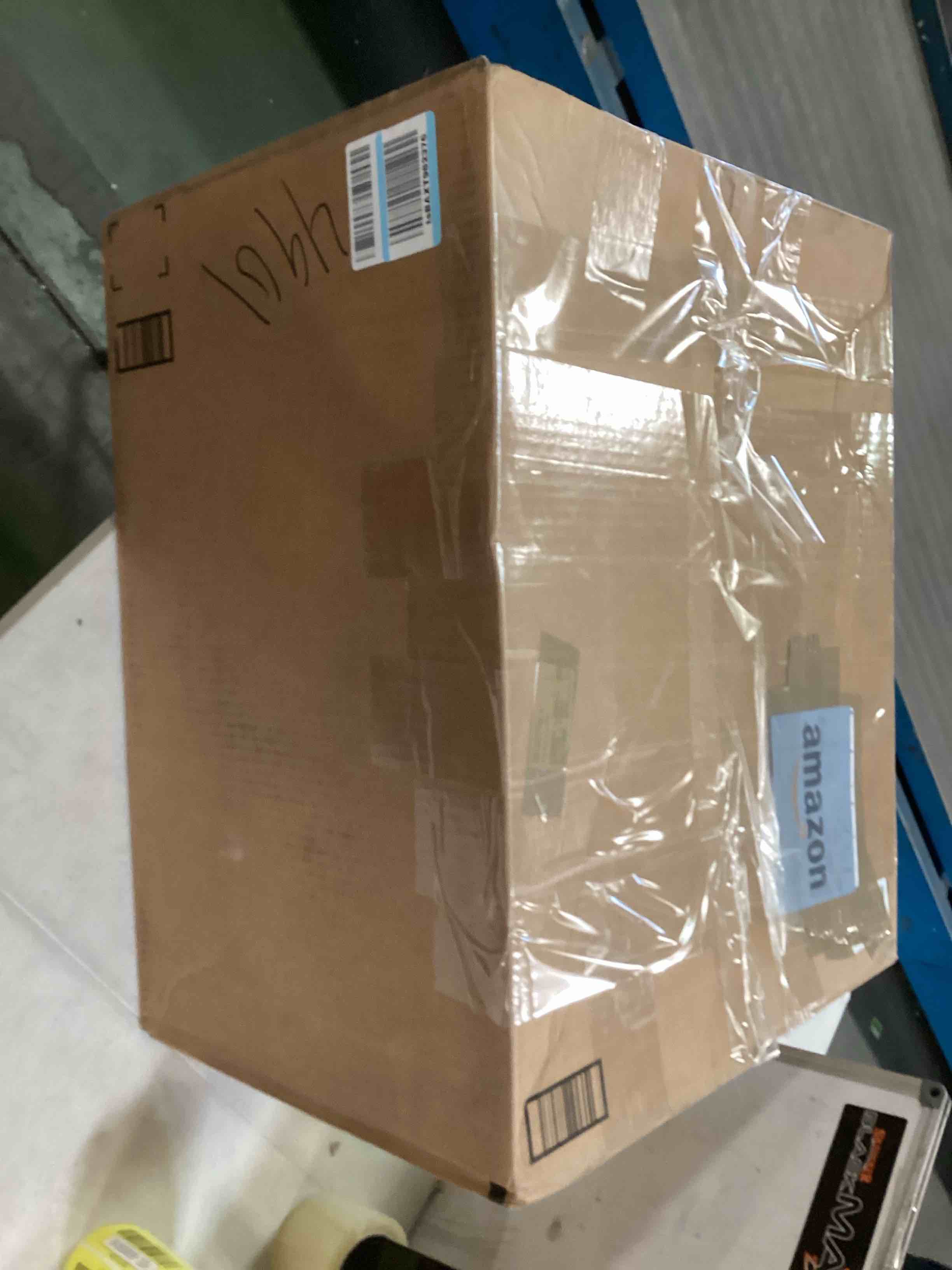 https://s3.amazonaws.com/lotting-images-prod/bidfta/YEL6085910_1709233507877.jpeg