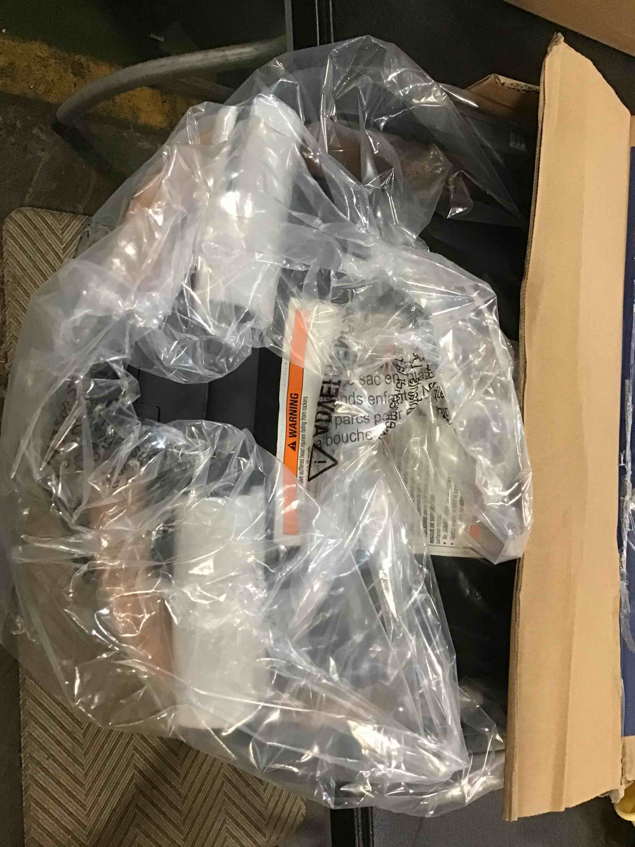 https://s3.amazonaws.com/lotting-images-prod/bidfta/YEL6085979_1708787378787.jpeg
