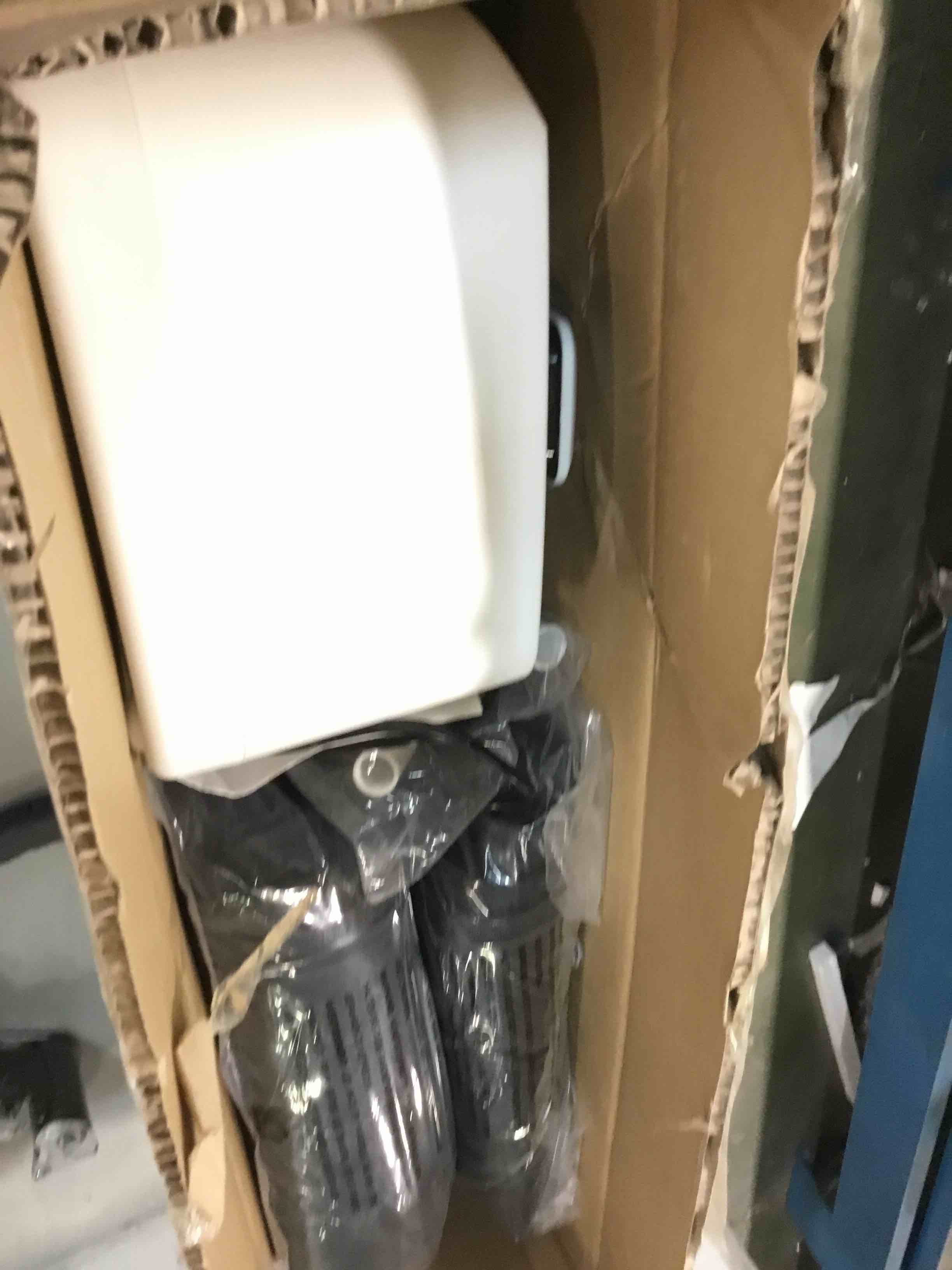 https://s3.amazonaws.com/lotting-images-prod/bidfta/YEL6086742_1709323051885.jpeg
