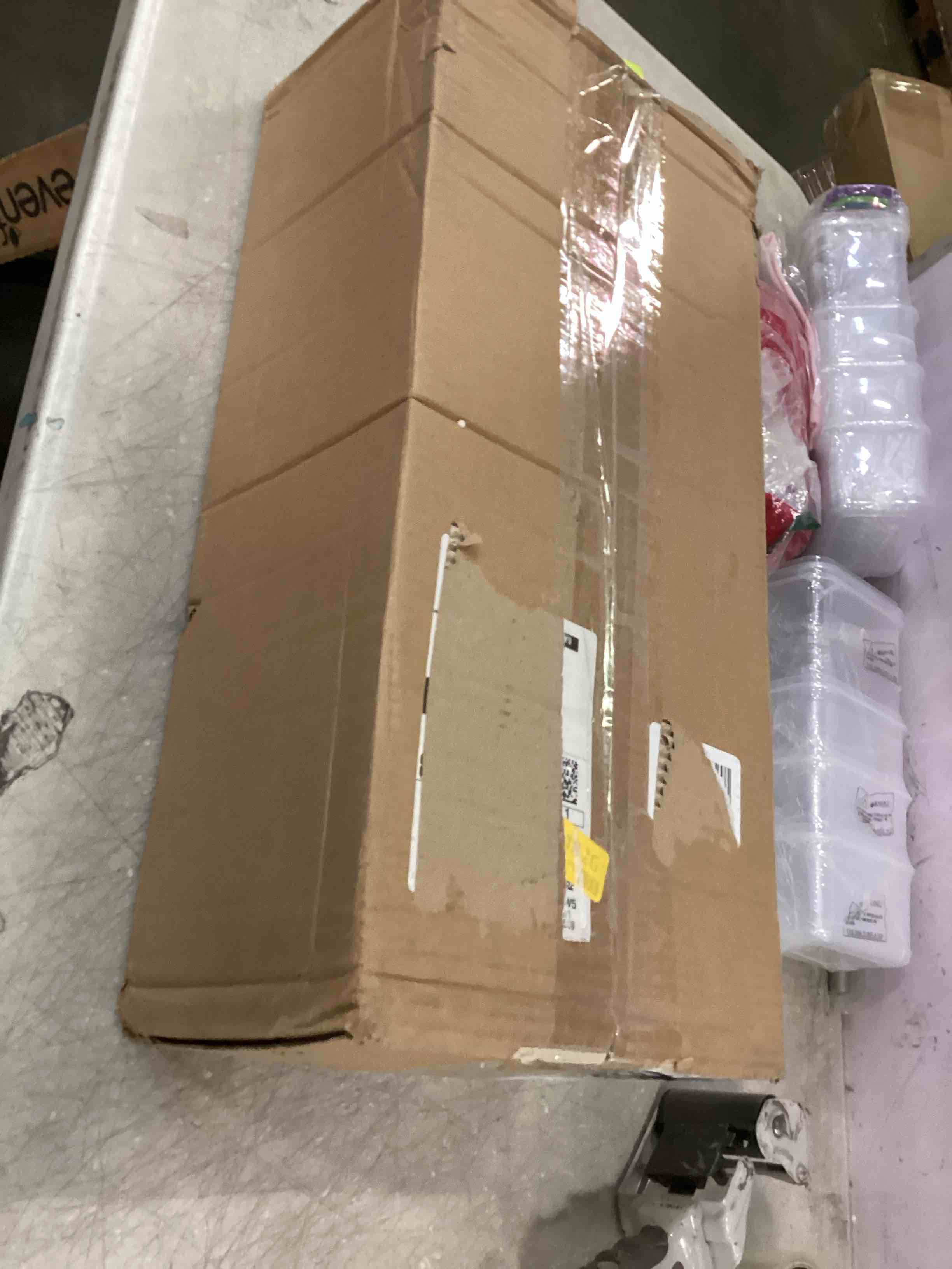 https://s3.amazonaws.com/lotting-images-prod/bidfta/YEL6087190_1709652845039.jpeg